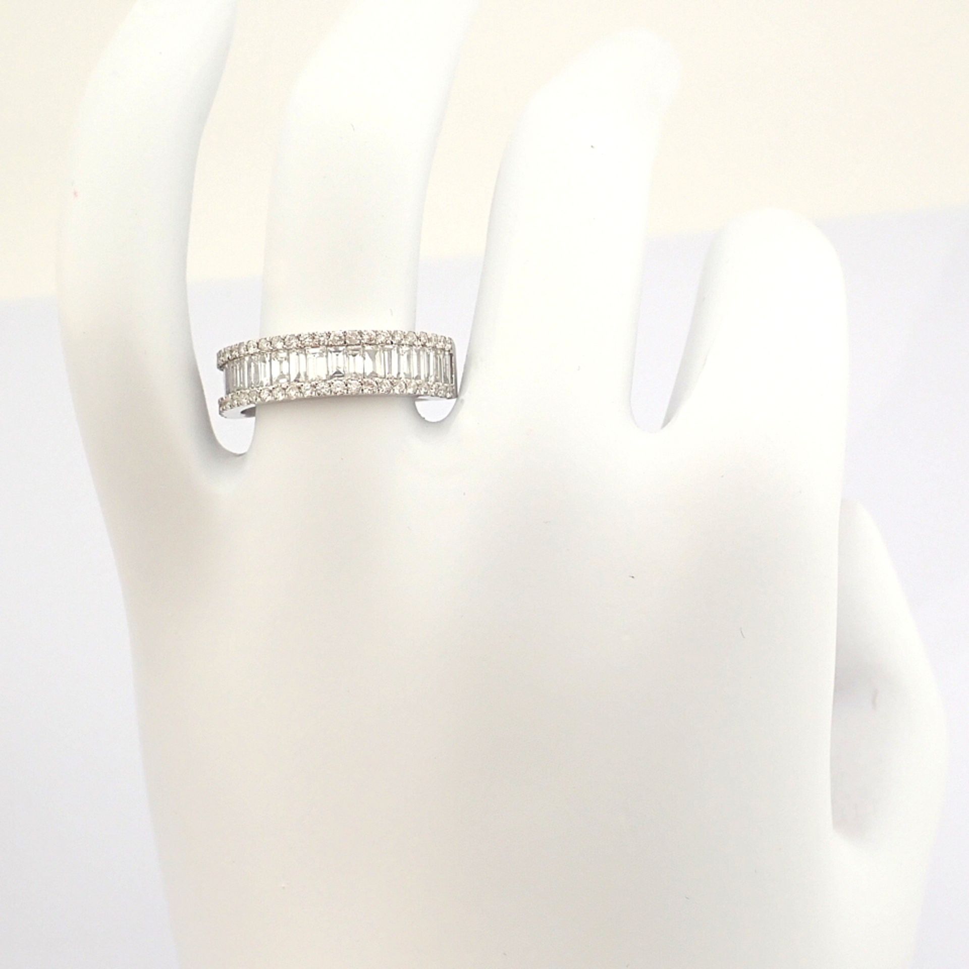 Certificated 14K White Gold Baguette Diamond & Diamond Ring (Total 1.22 ct Stone) - Image 9 of 9