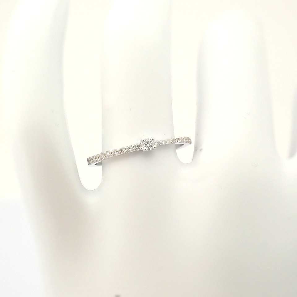 Certificated 14K White Gold Diamond Ring (Total 0.11 ct Stone) - Image 8 of 9