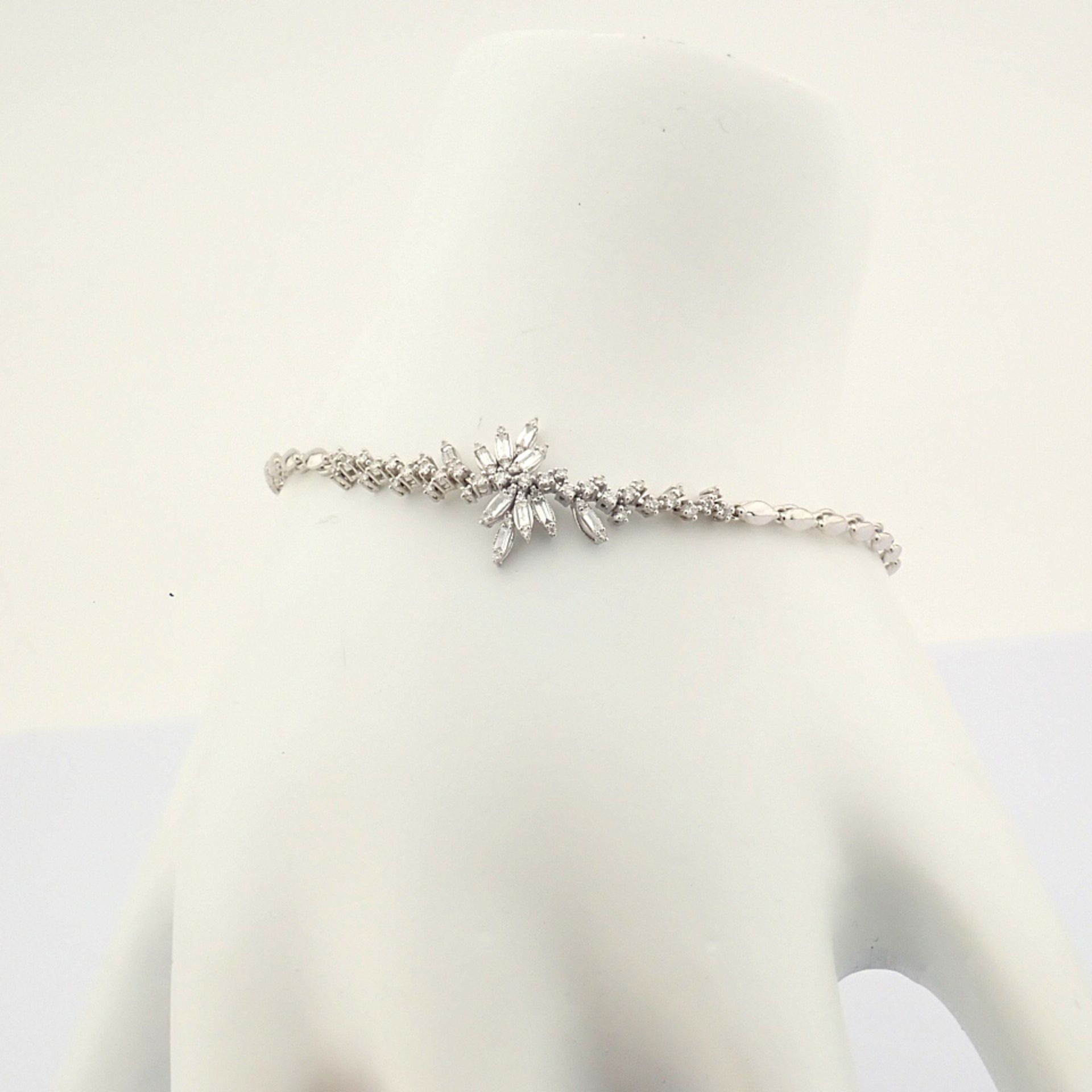 Certificated 14K White Gold Diamond Bracelet (Total 0.44 ct Stone) - Image 12 of 16