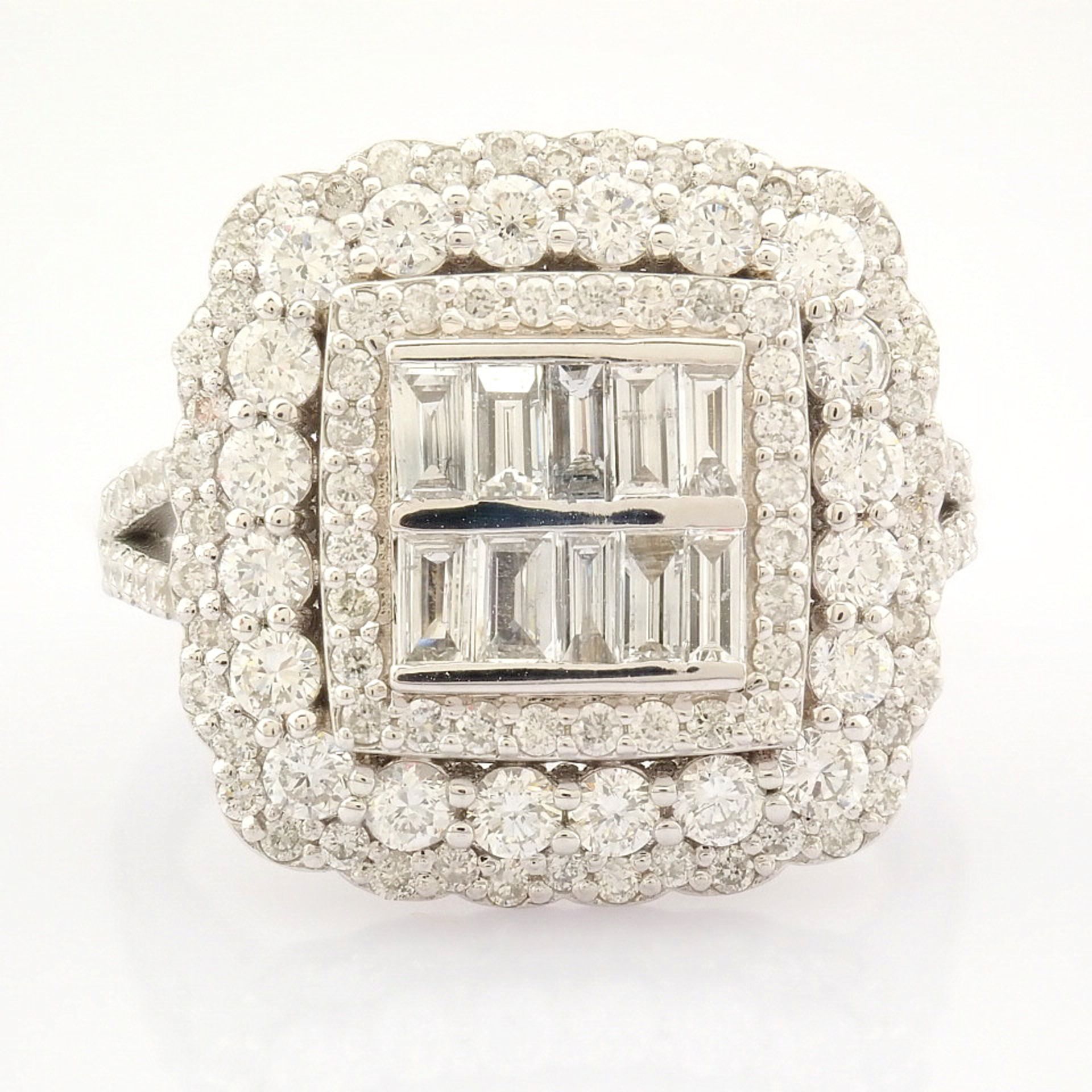 Certificated 14K White Gold Baguette Diamond & Diamond Ring (Total 1.6 ct Stone) - Image 4 of 6