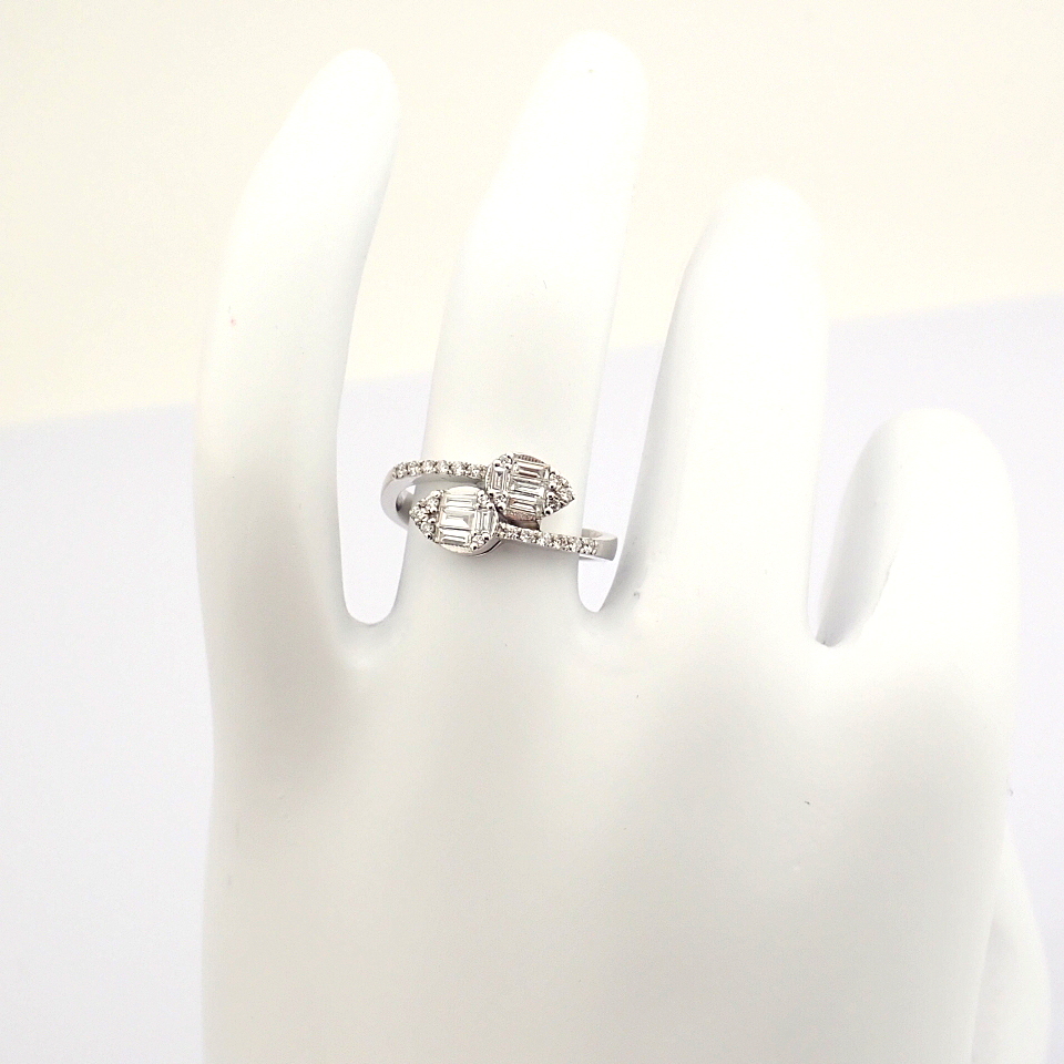 Certificated 14K White Gold Baguette Diamond & Diamond Ring (Total 0.34 ct Stone) - Image 3 of 11