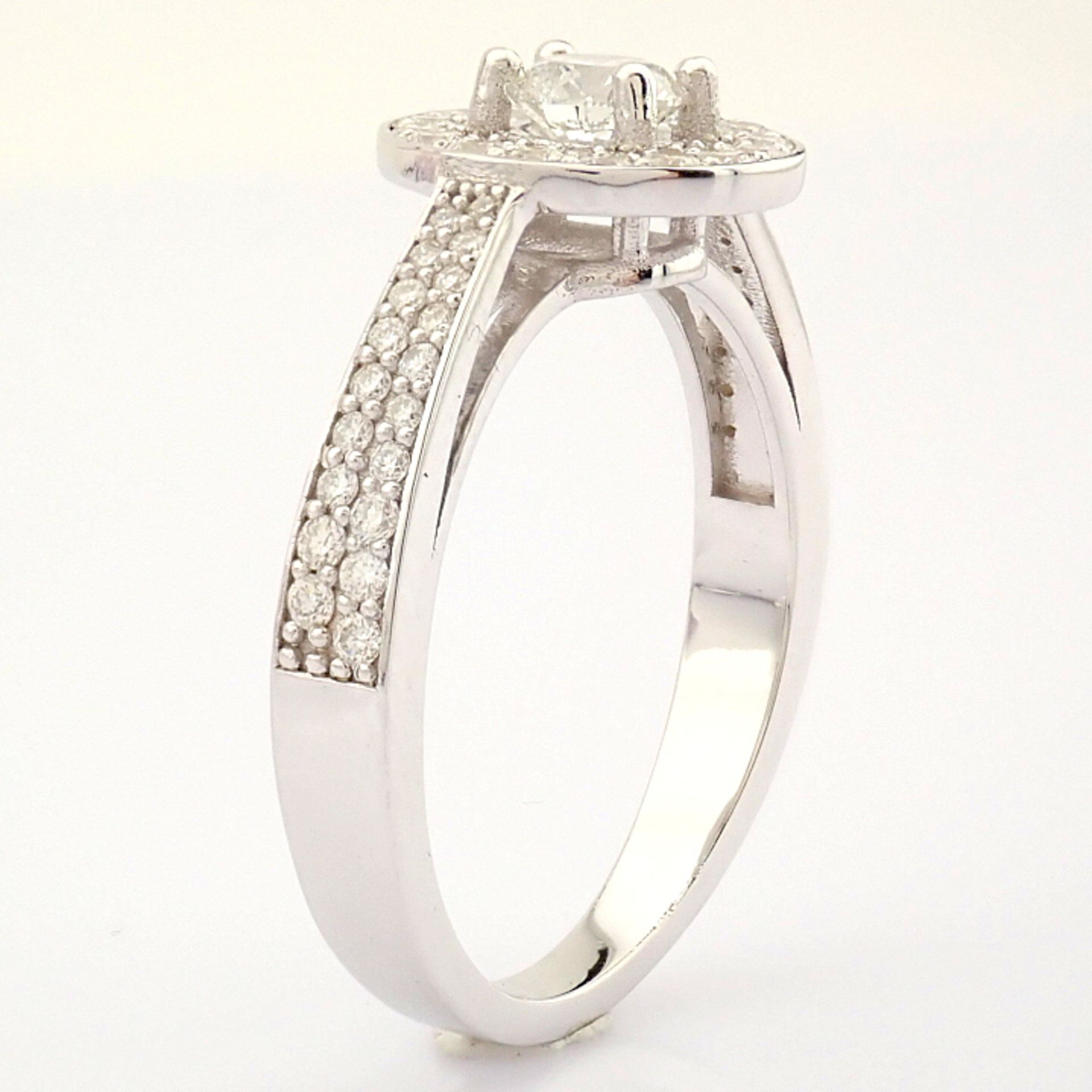 Certificated 18k White Gold Diamond Ring (Total 0.75 ct Stone) - Image 3 of 16