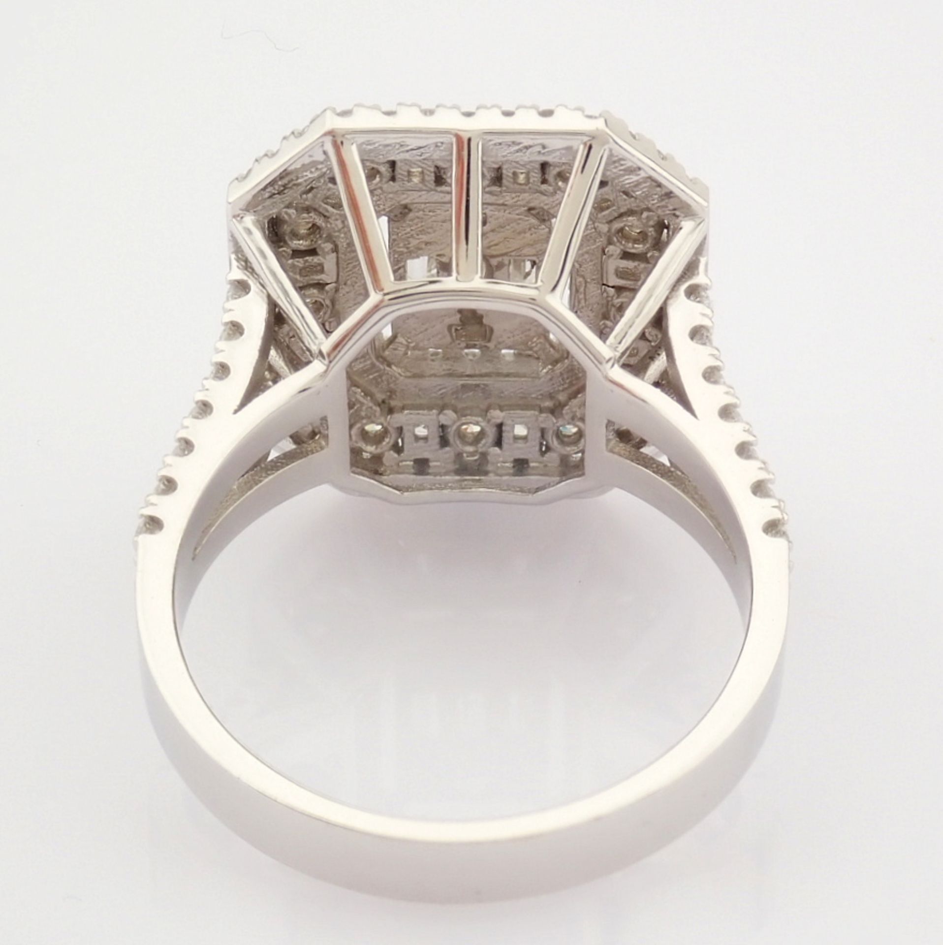 Certificated 14K White Gold Baguette Diamond & Diamond Ring (Total 1.3 ct Stone) - Image 7 of 7