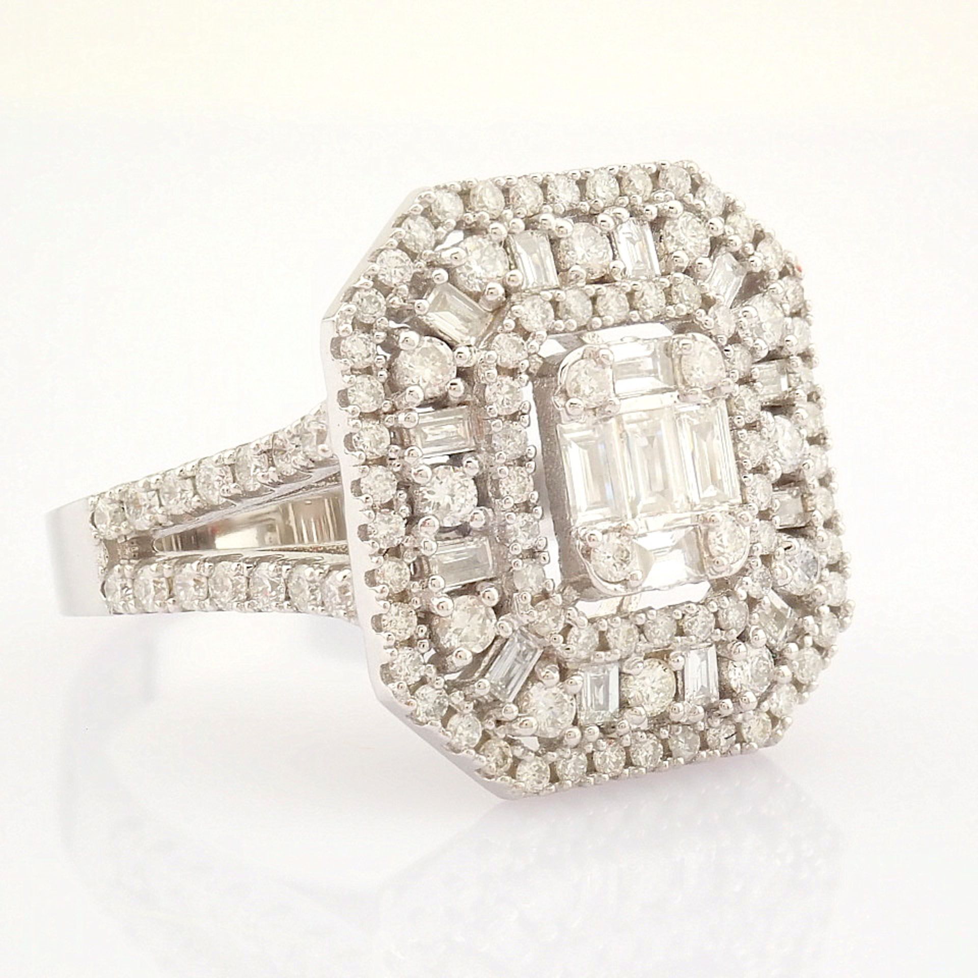 Certificated 14K White Gold Baguette Diamond & Diamond Ring (Total 1.3 ct Stone) - Image 6 of 7