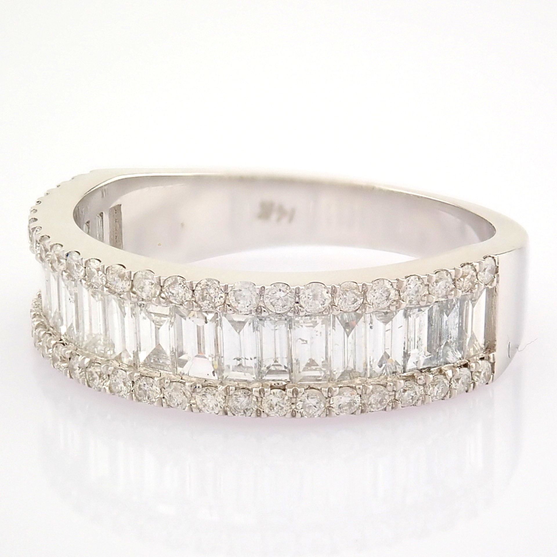 Certificated 14K White Gold Baguette Diamond & Diamond Ring (Total 1.22 ct Stone) - Image 3 of 9