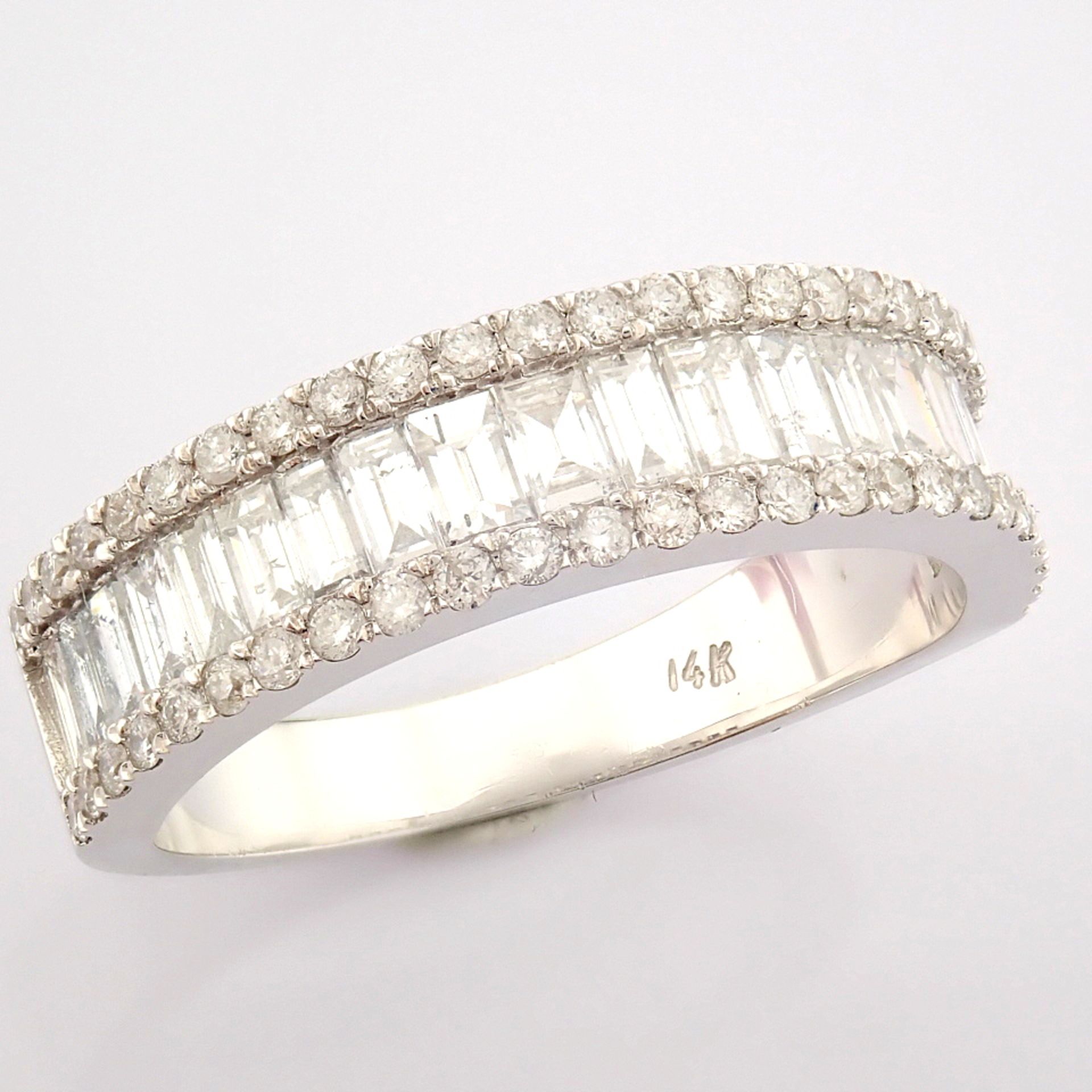 Certificated 14K White Gold Baguette Diamond & Diamond Ring (Total 1.22 ct Stone) - Image 6 of 9