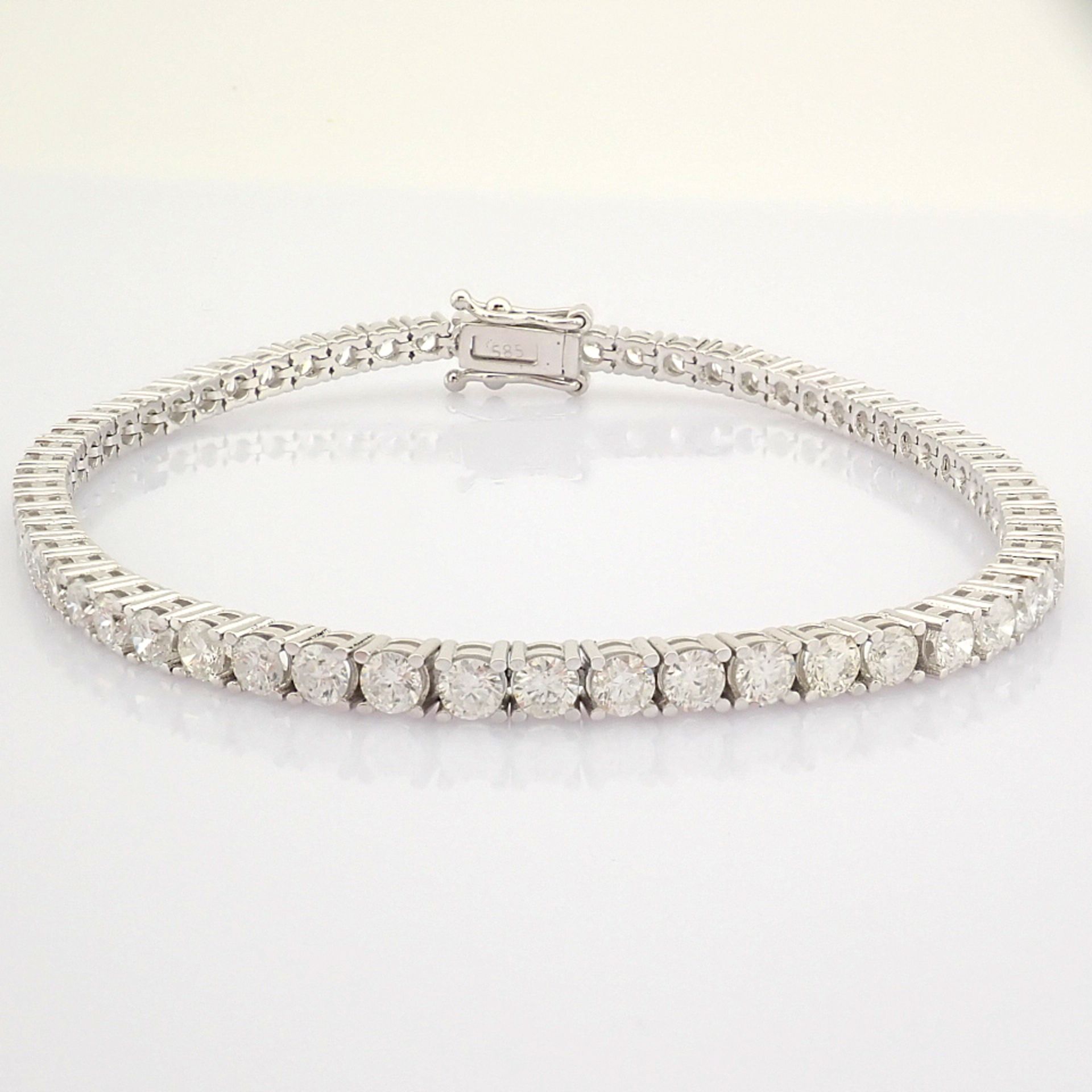 Certificated 14K White Gold Diamond Bracelet (Total 4.78 ct Stone) - Image 18 of 20