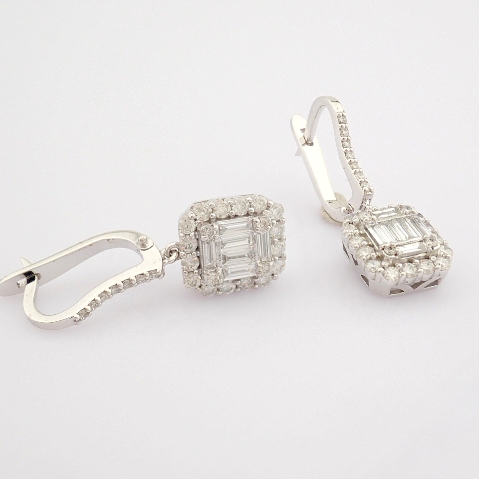 Certificated 14K White Gold Baguette Diamond & Diamond Earring (Total 1.27 ct Stone) - Image 4 of 8