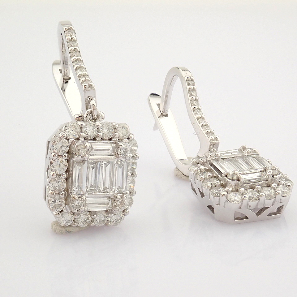 Certificated 14K White Gold Baguette Diamond & Diamond Earring (Total 1.27 ct Stone) - Image 5 of 8