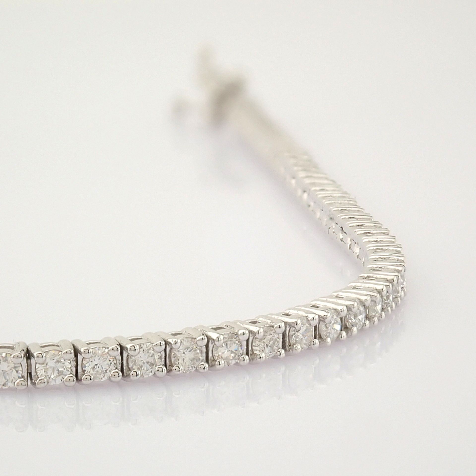 Certificated 14k White Gold Diamond Bracelet (Total 2.08 ct Stone) - Image 17 of 18