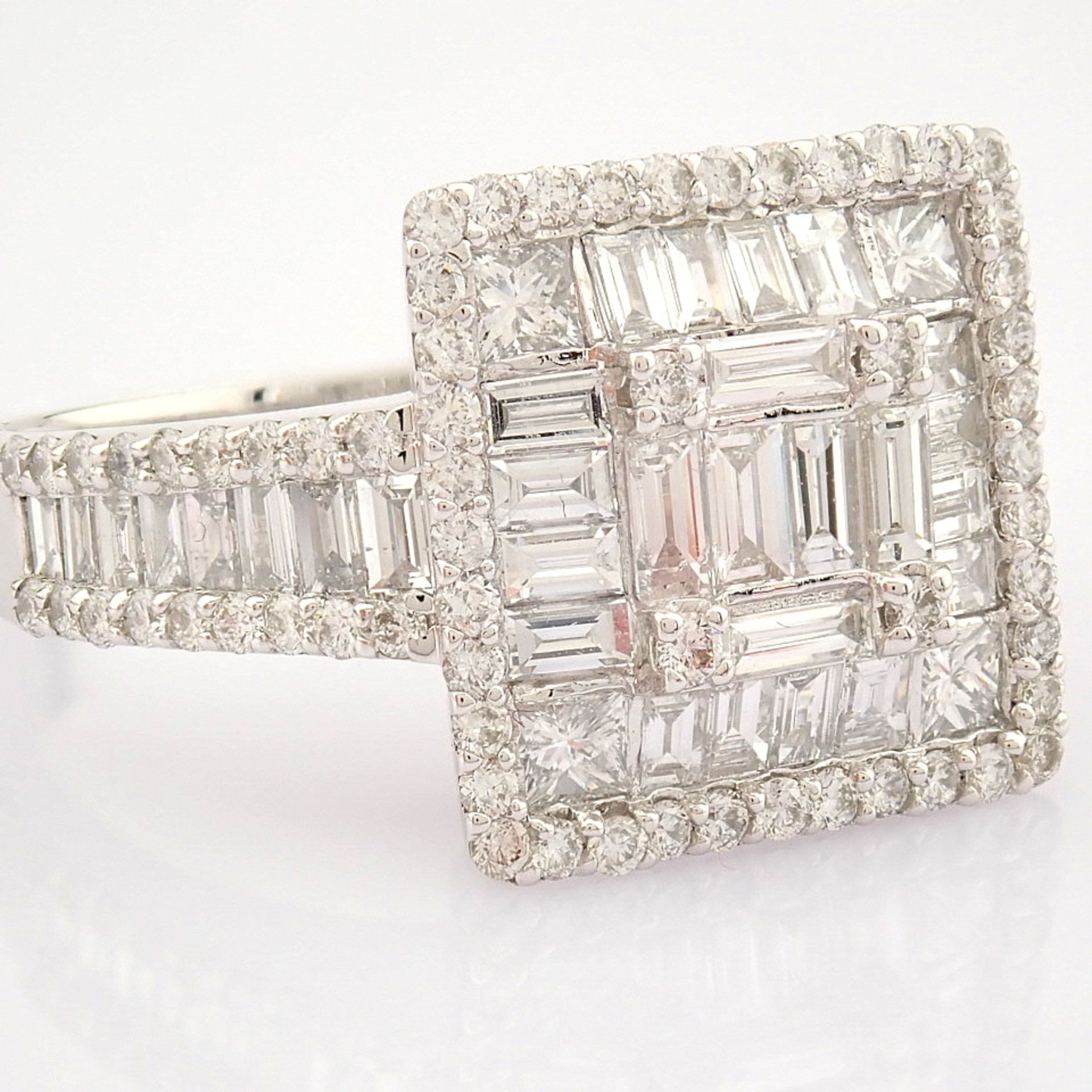 Certificated 14K White Gold Baguette Diamond & Diamond Ring (Total 1.38 ct Stone) - Image 6 of 12