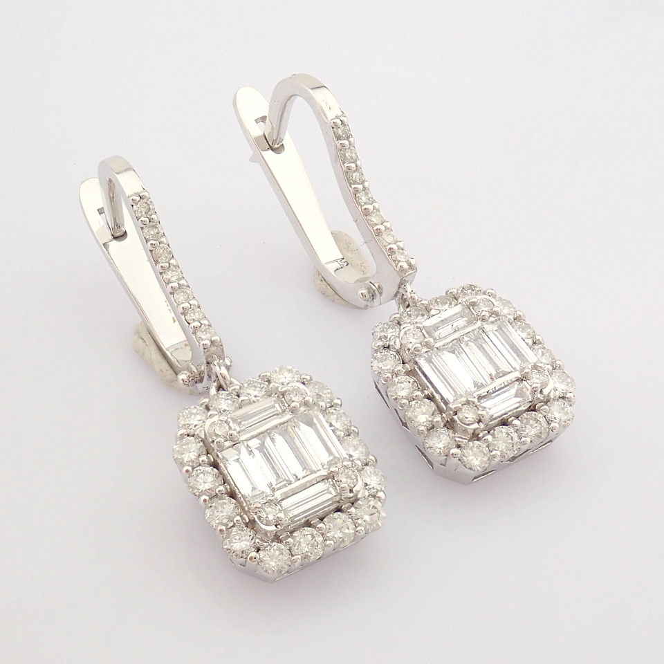 Certificated 14K White Gold Baguette Diamond & Diamond Earring (Total 1.27 ct Stone) - Image 3 of 8