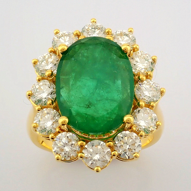 Certificated 18K Yellow Gold Emerald & Diamond Ring (Total 7.87 ct Stone)