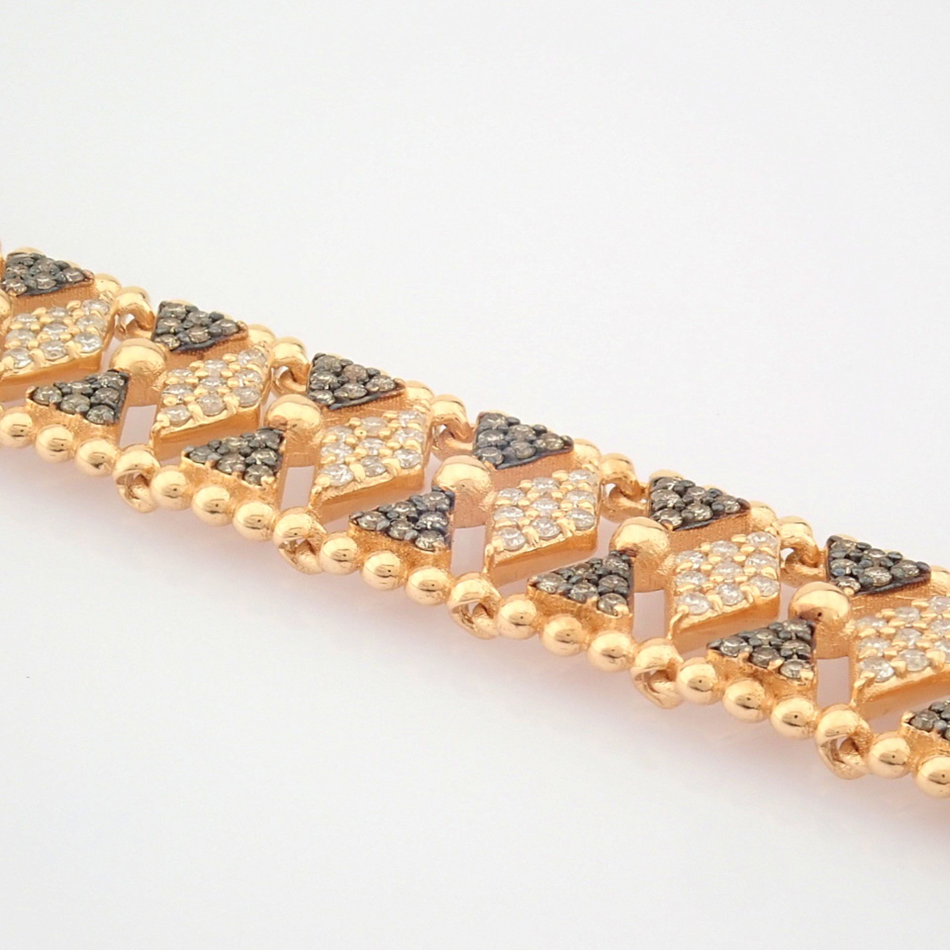 Certificated 14K Rose/Pink Gold Diamond & Black Diamond Bracelet (Total 0.82 ct Stone) - Image 8 of 9