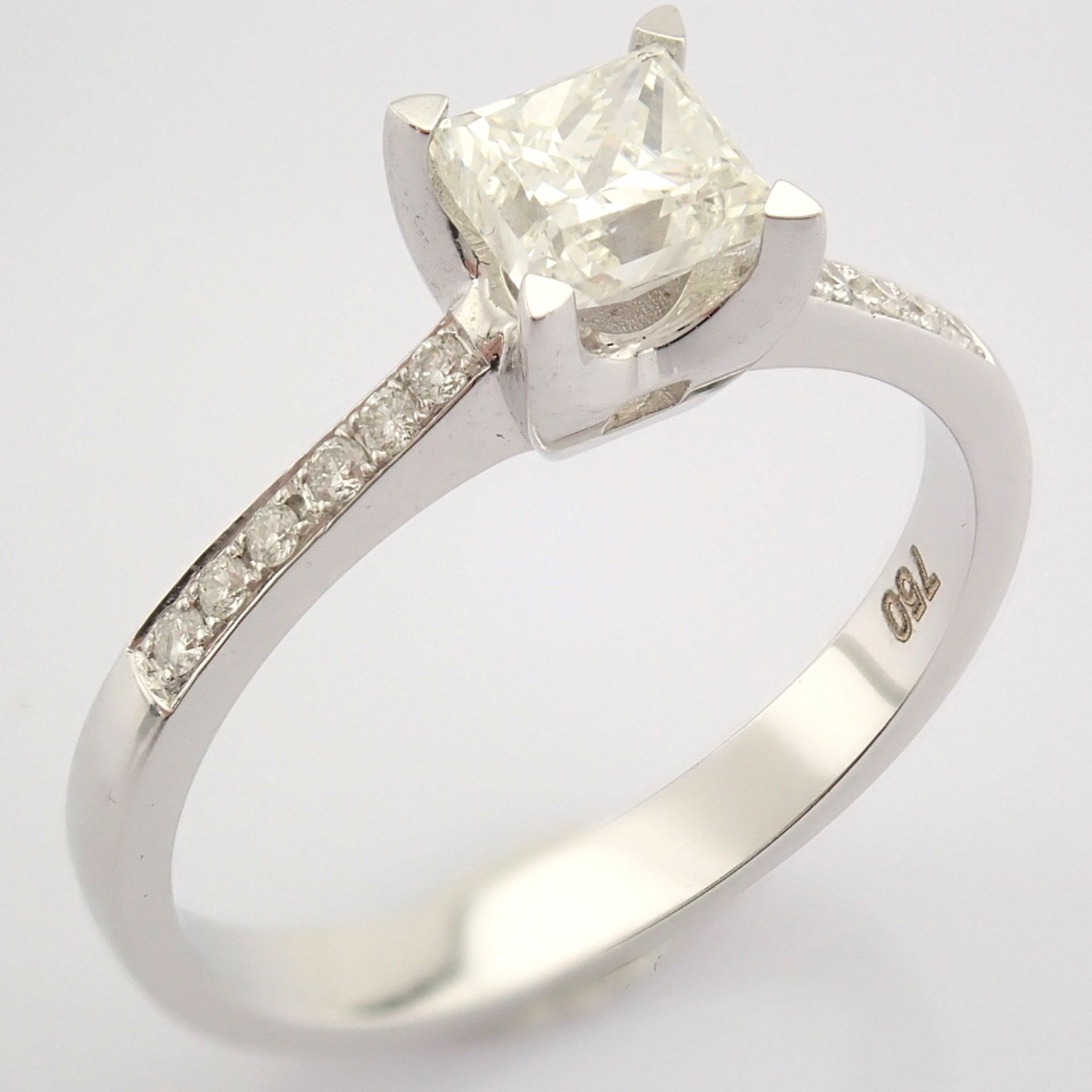 Certificated 18K White Gold Diamond Ring (Total 0.77 ct Stone) - Image 4 of 9