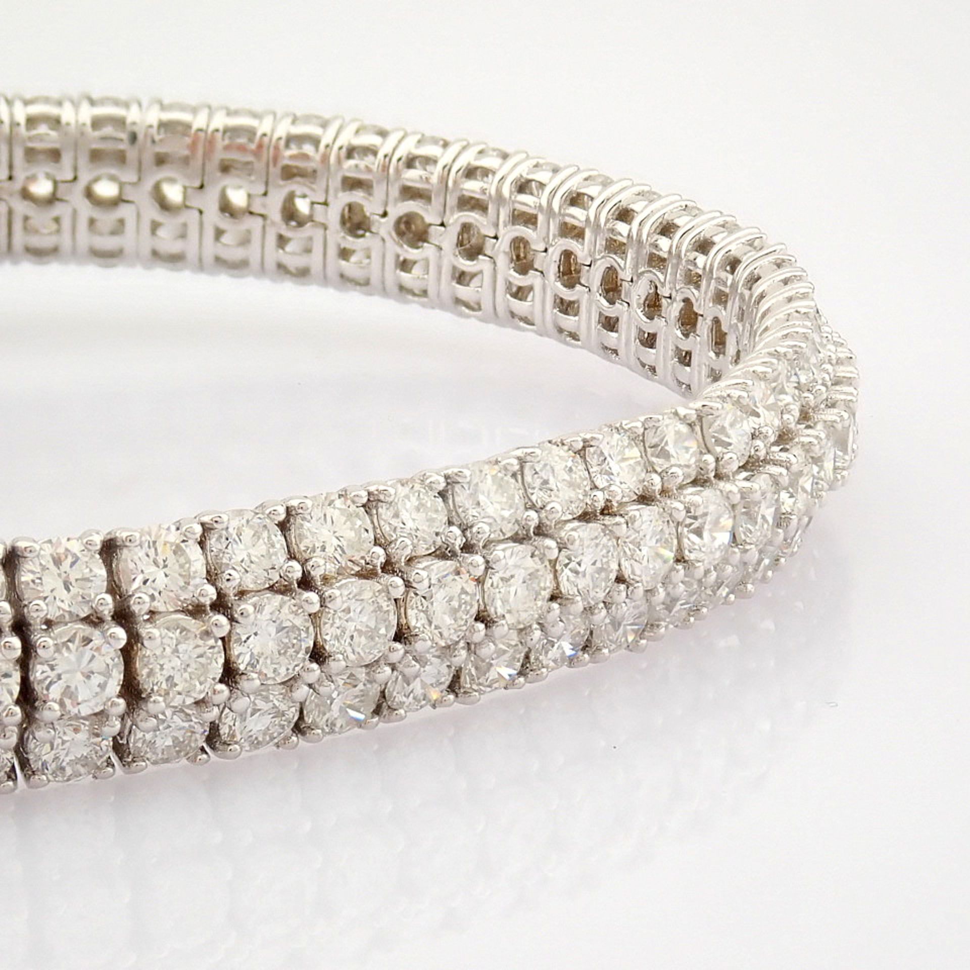 Certificated 18K White Gold Diamond Bracelet (Total 8.8 ct Stone) - Image 2 of 9