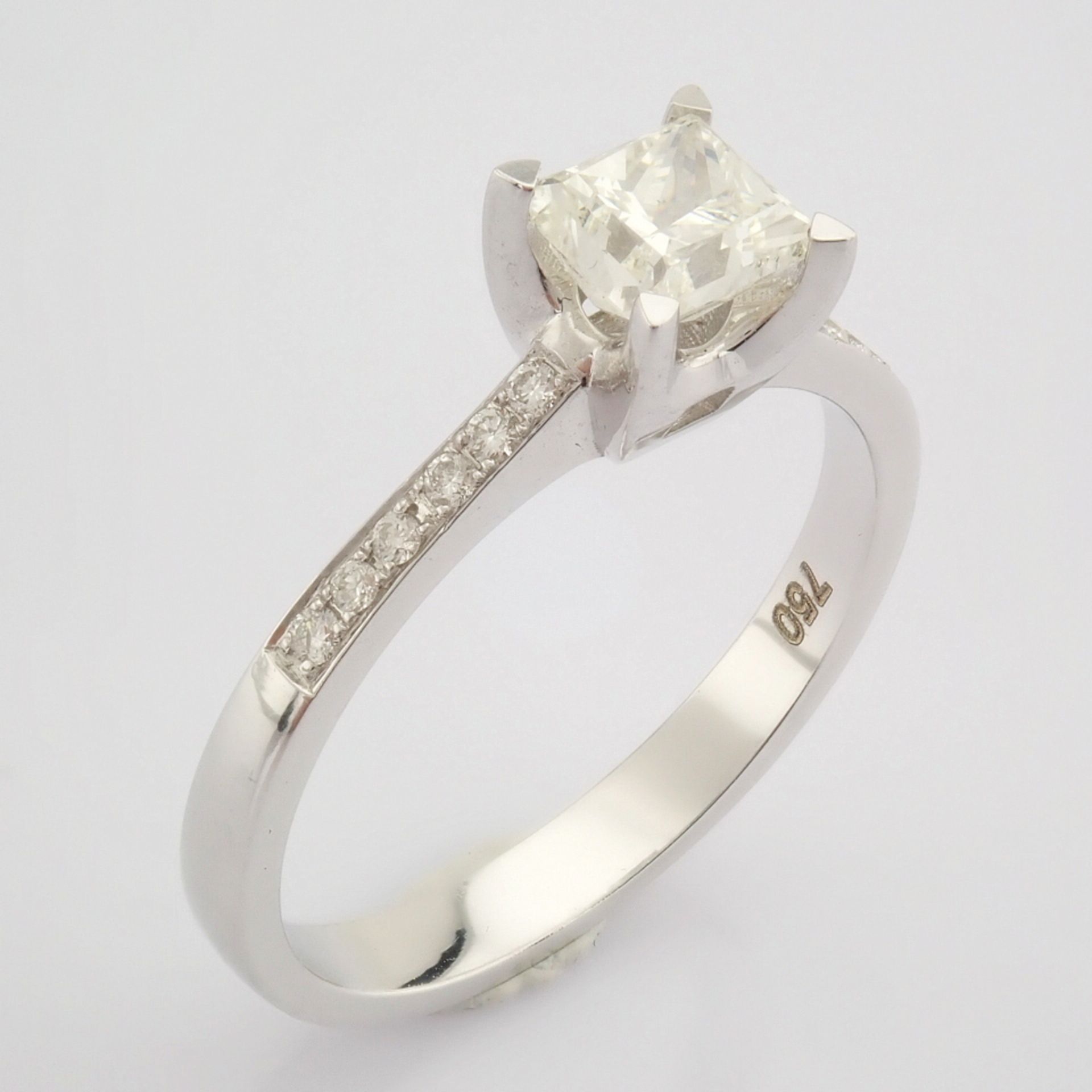 Certificated 18K White Gold Diamond Ring (Total 0.77 ct Stone) - Image 3 of 9