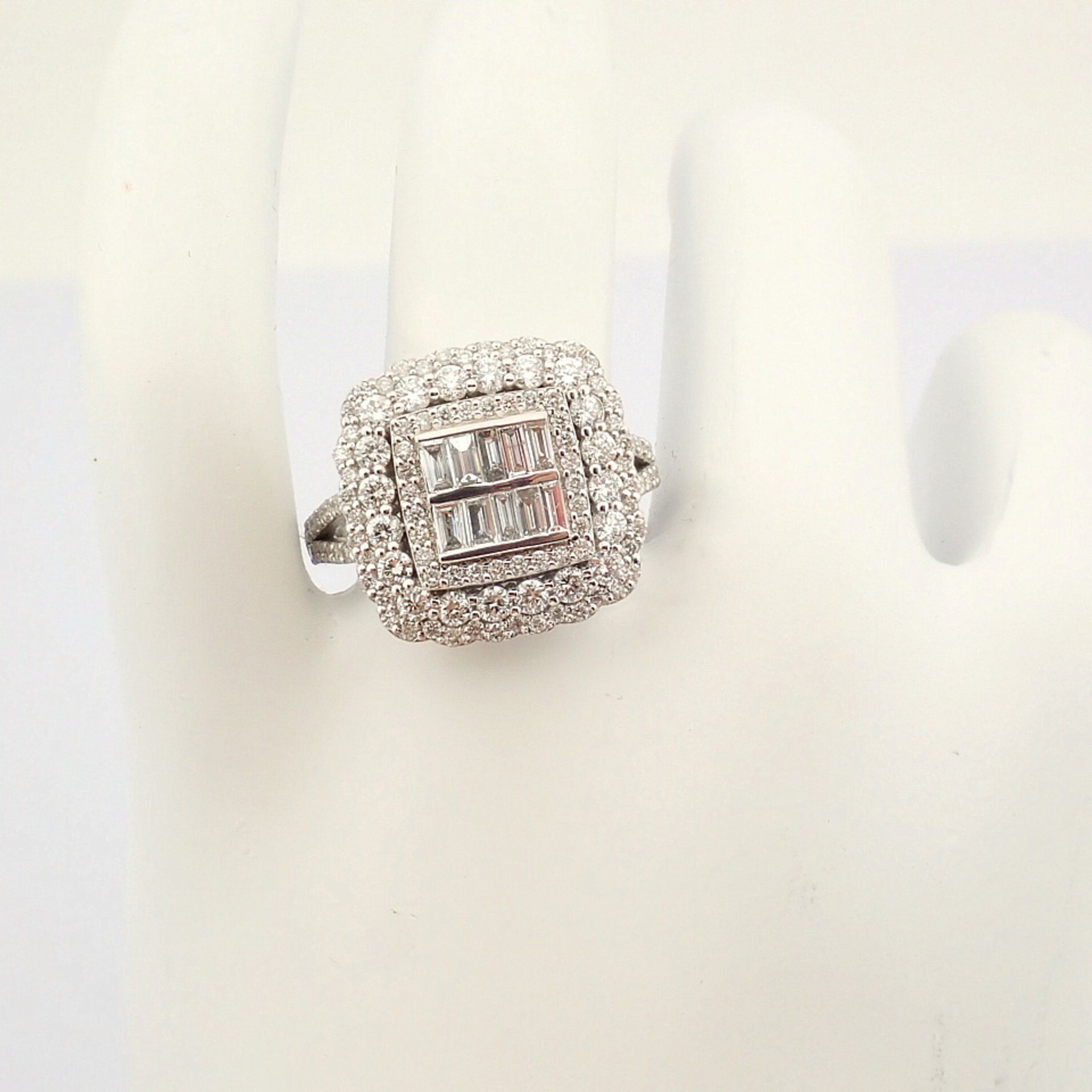 Certificated 14K White Gold Baguette Diamond & Diamond Ring (Total 1.6 ct Stone) - Image 3 of 6