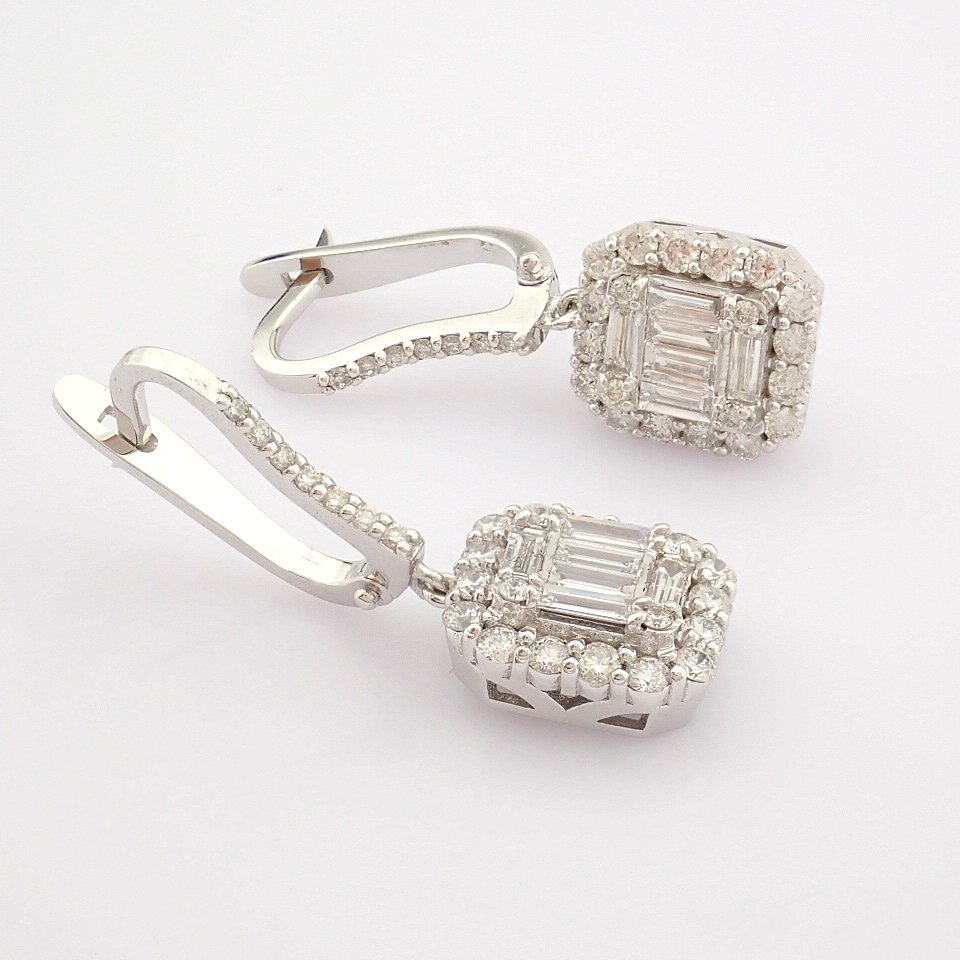 Certificated 14K White Gold Baguette Diamond & Diamond Earring (Total 1.27 ct Stone) - Image 7 of 8