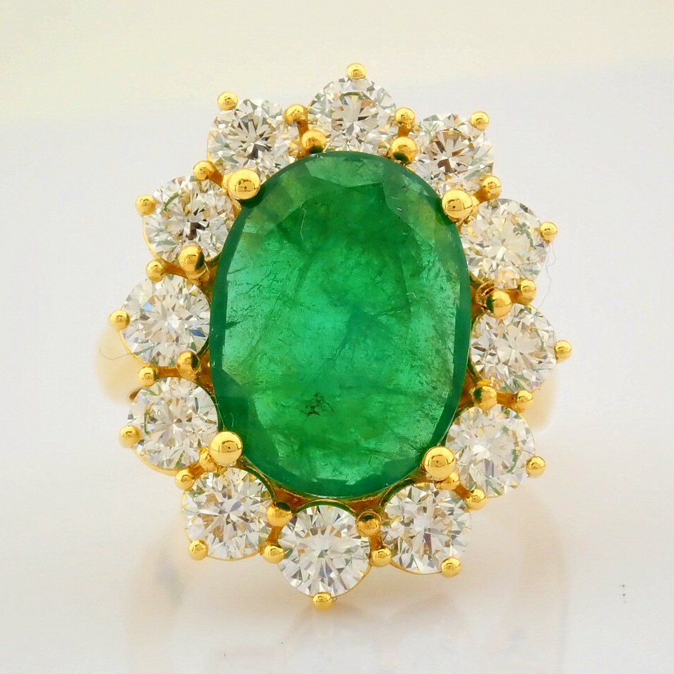 Certificated 18K Yellow Gold Emerald & Diamond Ring (Total 7.87 ct Stone) - Image 4 of 7