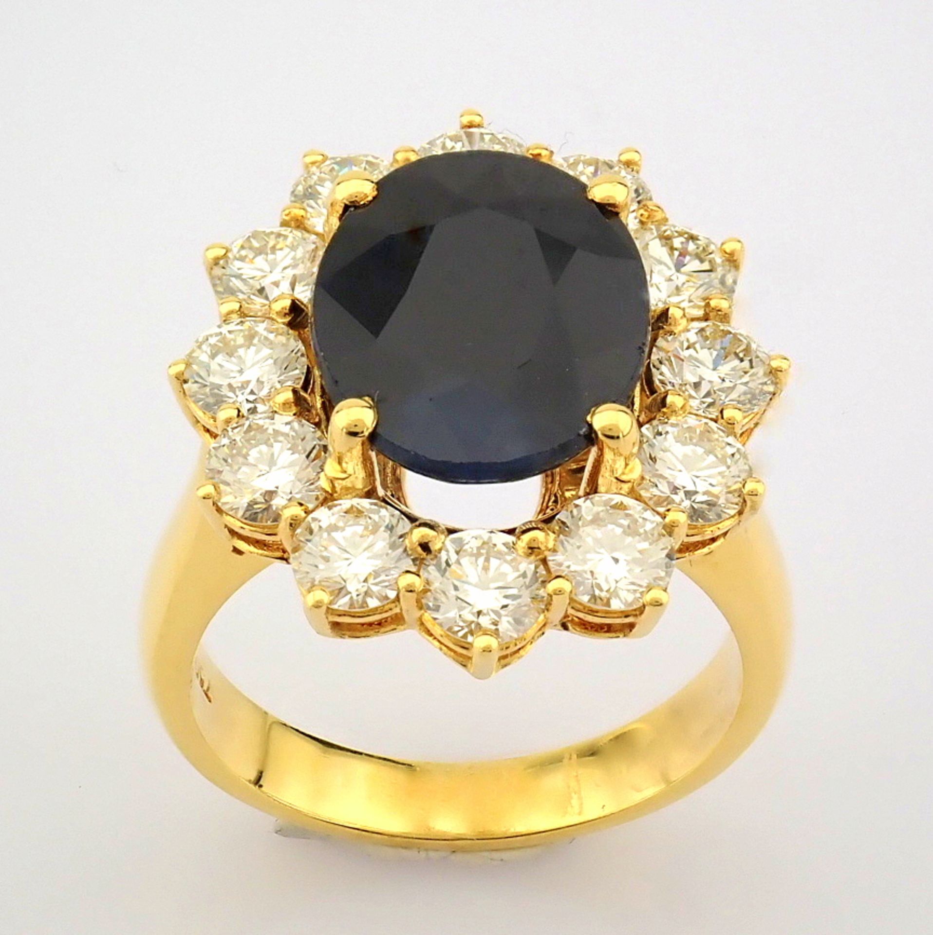 Certificated 18K Yellow Gold Sapphire & Diamond Ring (Total 8.14 ct Stone) - Image 2 of 8