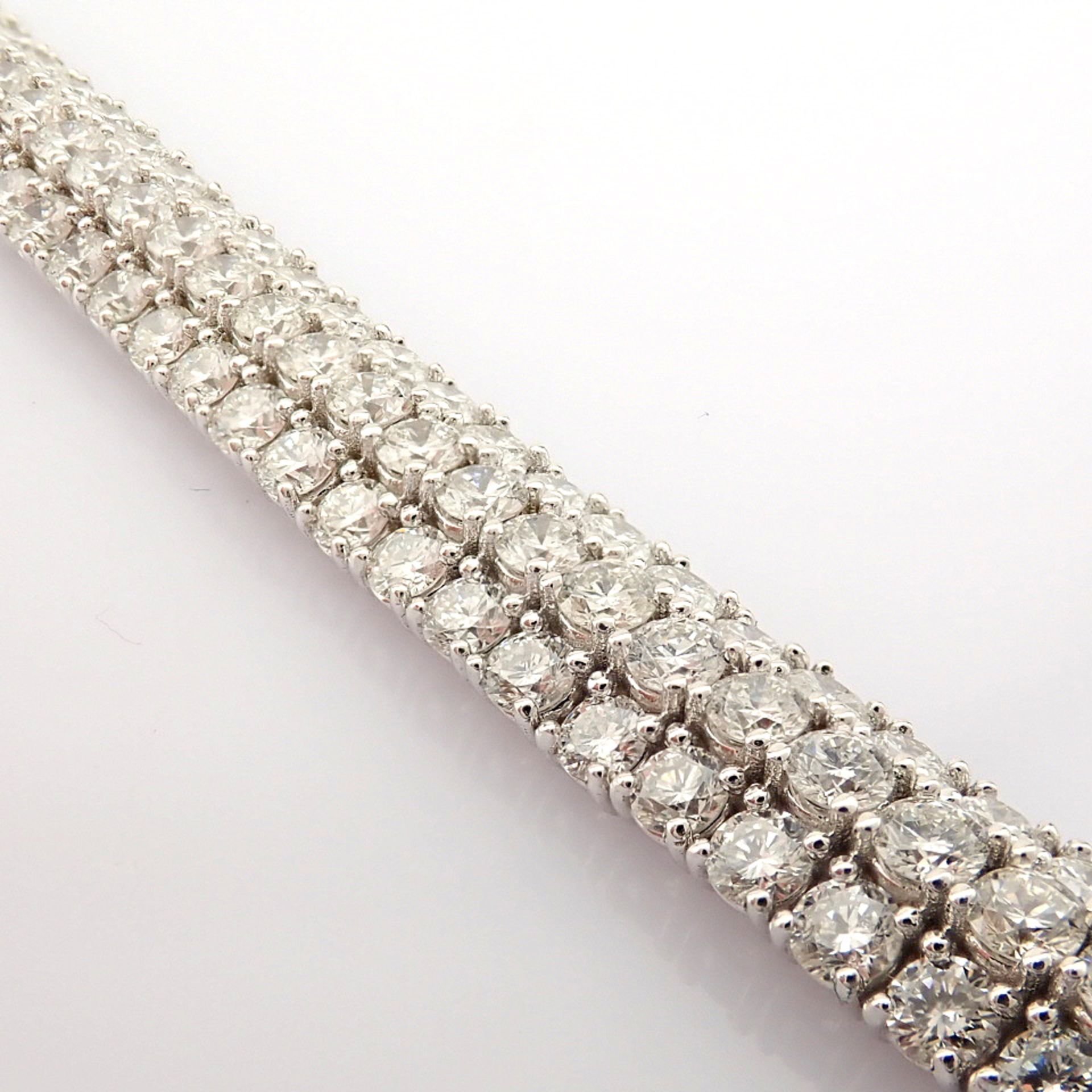 Certificated 18K White Gold Diamond Bracelet (Total 8.8 ct Stone) - Image 8 of 9