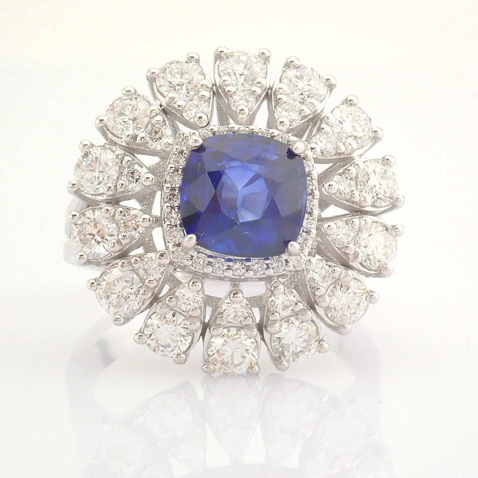 Certificated 14K White Gold Diamond & Sapphire Ring (Total 3.17 ct Stone)