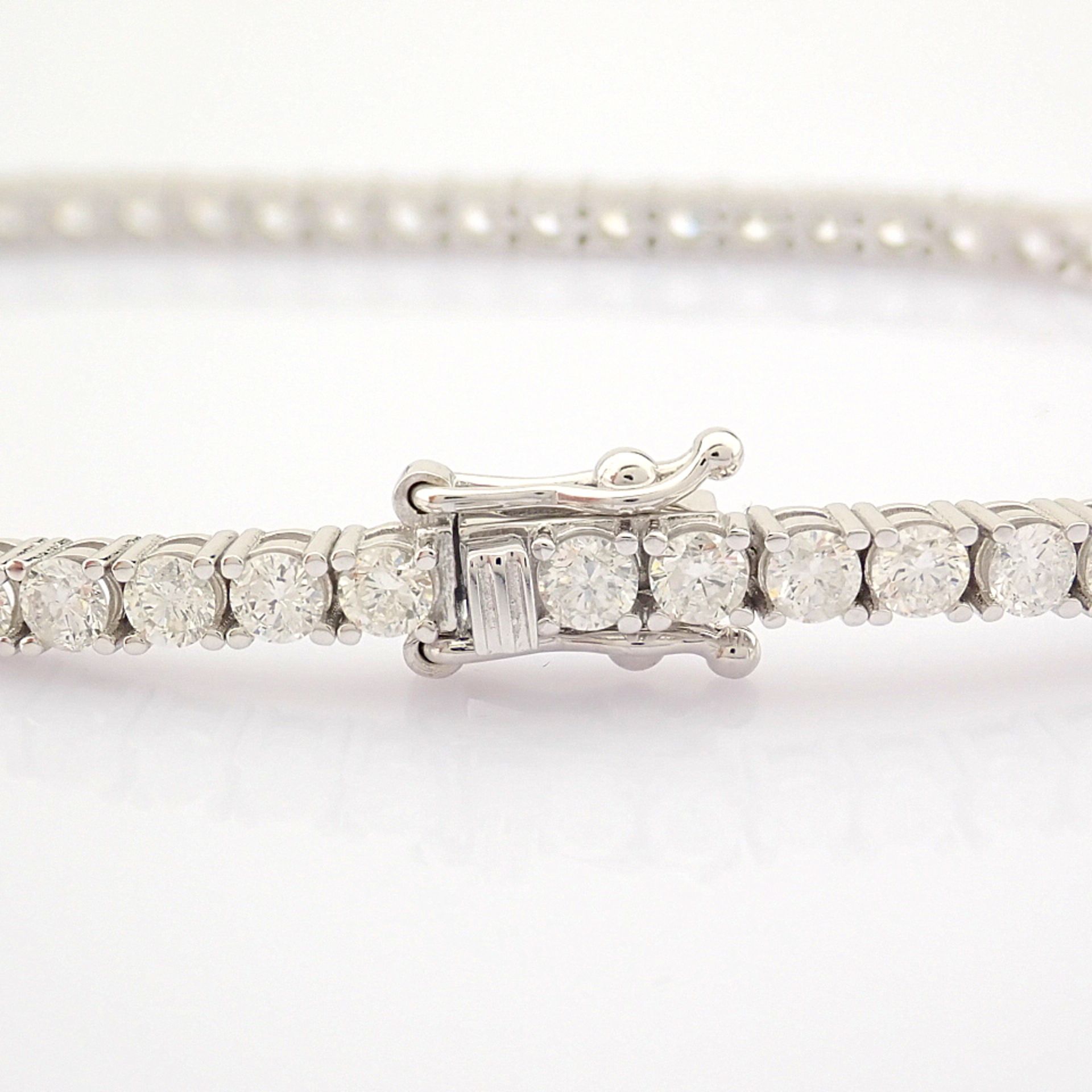 Certificated 14K White Gold Diamond Bracelet (Total 4.78 ct Stone) - Image 4 of 20