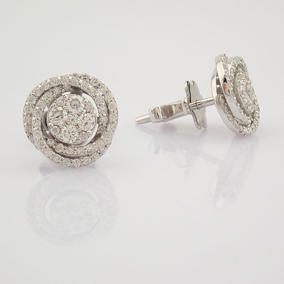 Certificated 14k White Gold Diamond Earring (Total 0.64 ct Stone) - Image 2 of 8