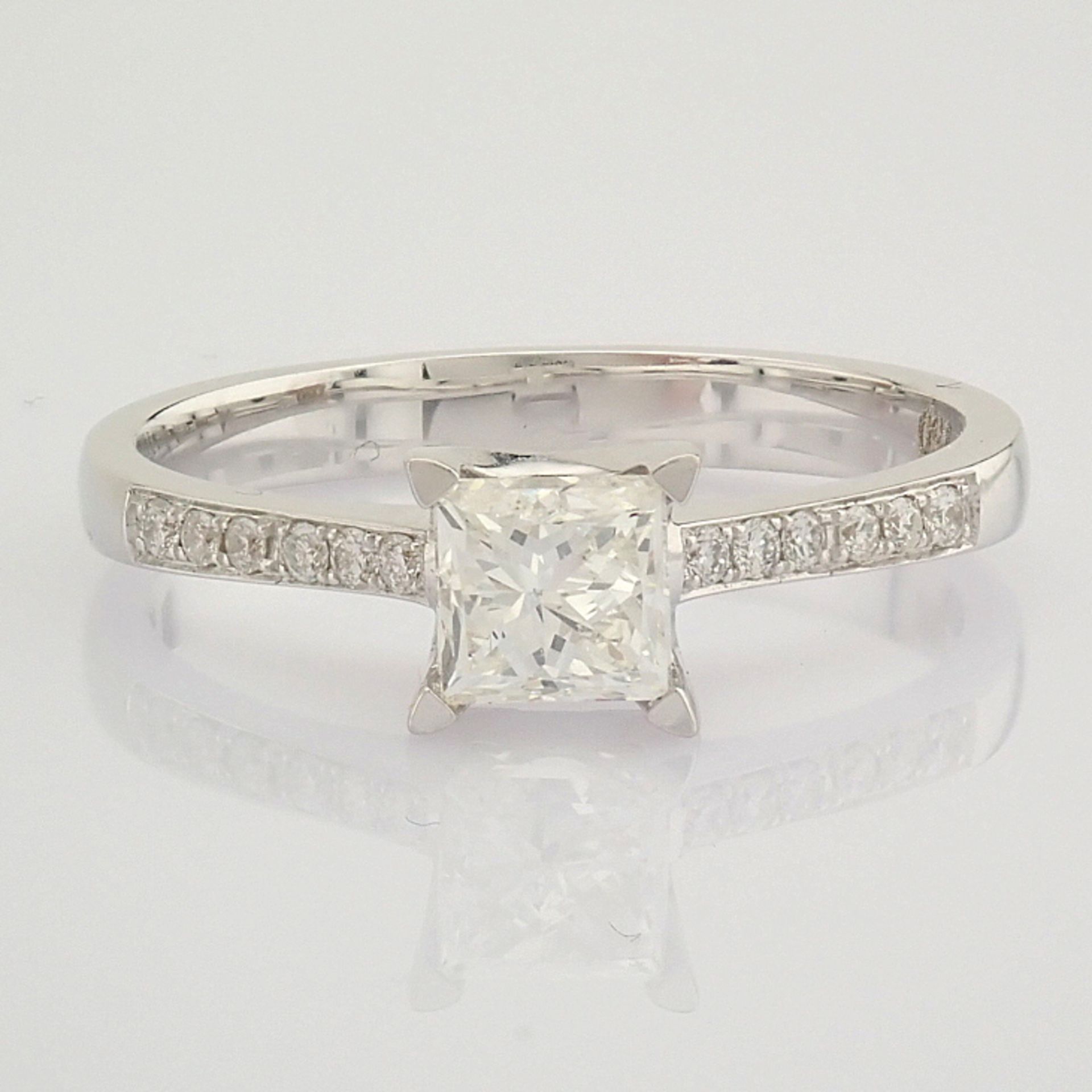 Certificated 18K White Gold Diamond Ring (Total 0.77 ct Stone) - Image 6 of 9