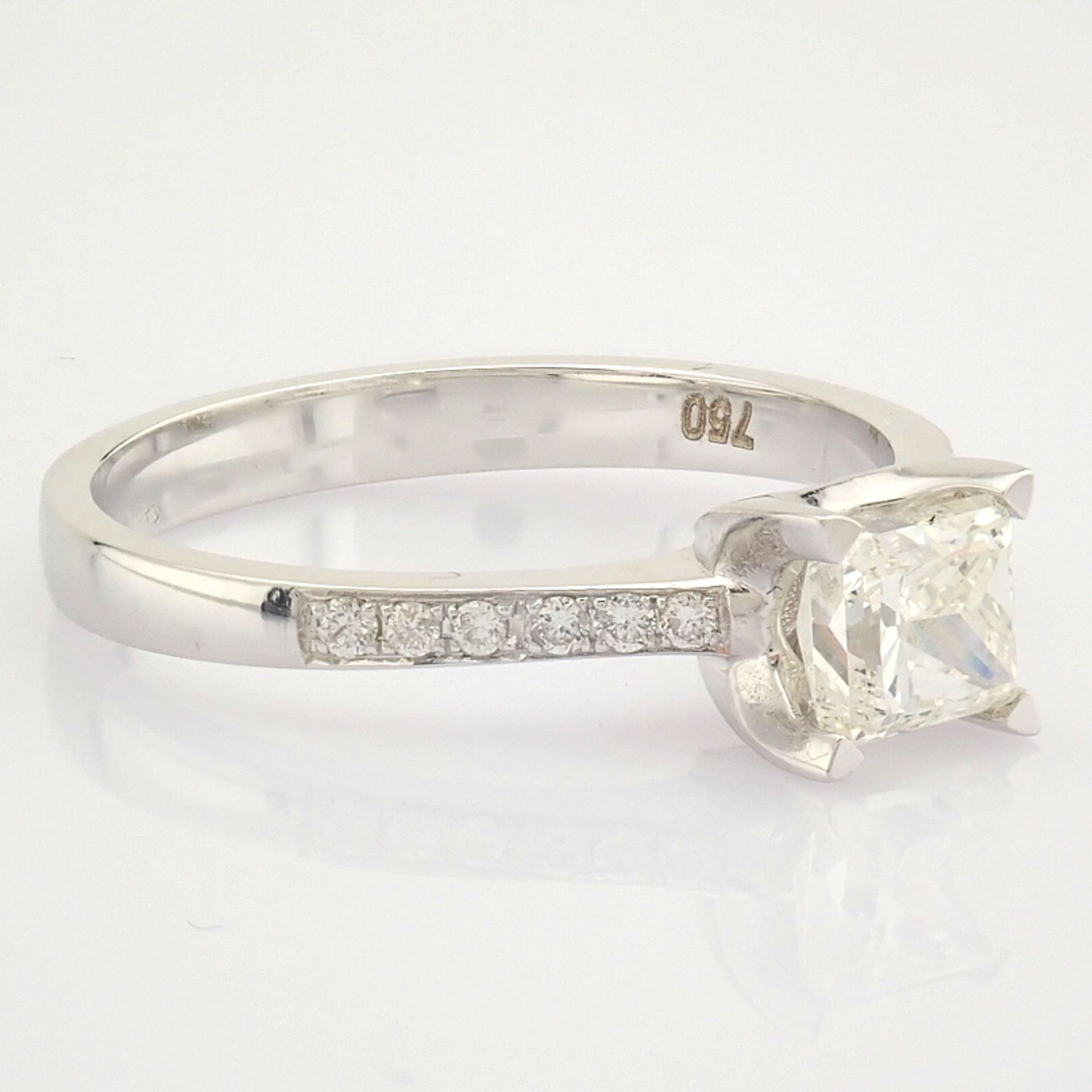 Certificated 18K White Gold Diamond Ring (Total 0.77 ct Stone) - Image 8 of 9