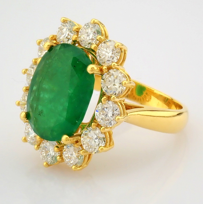 Certificated 18K Yellow Gold Emerald & Diamond Ring (Total 7.87 ct Stone) - Image 5 of 7
