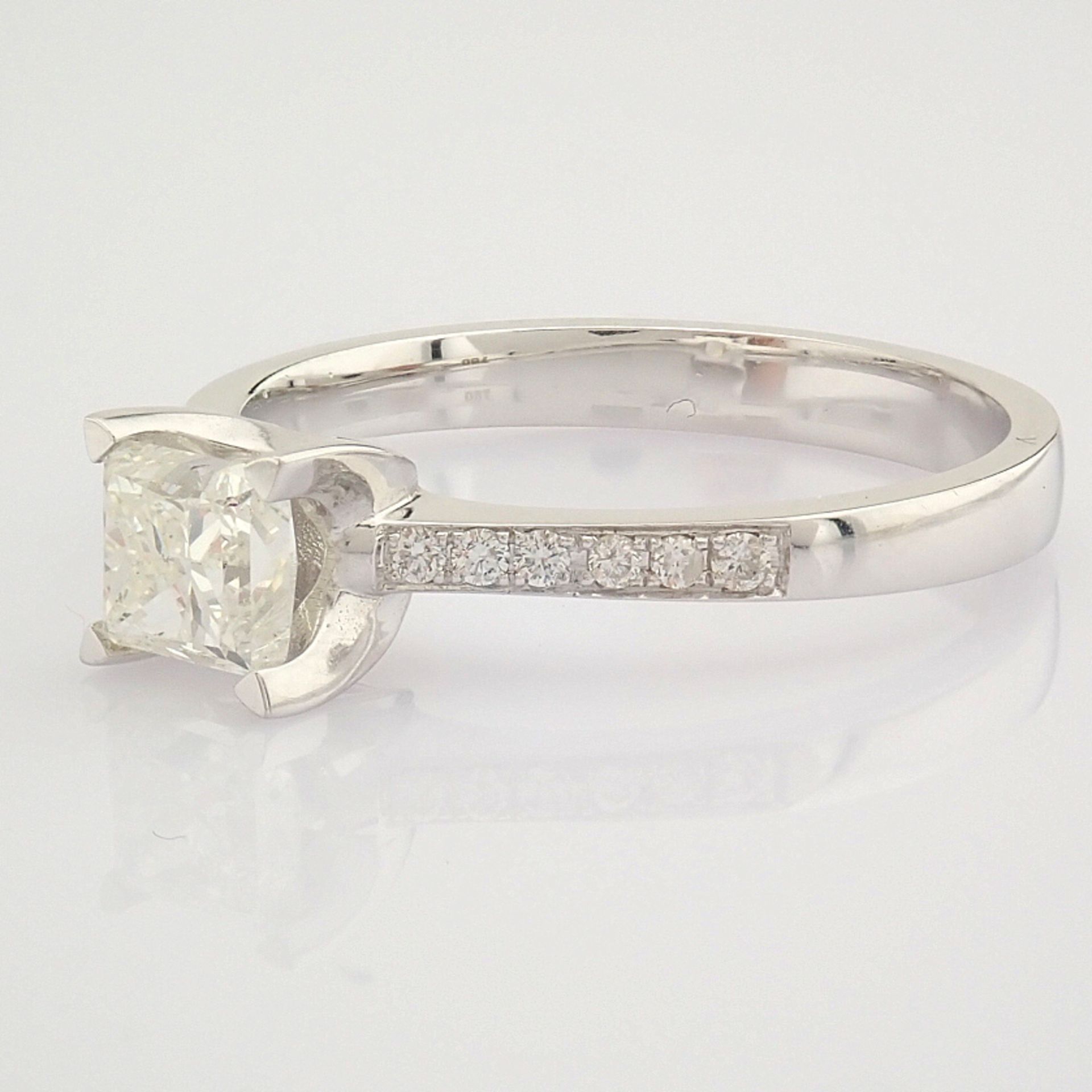 Certificated 18K White Gold Diamond Ring (Total 0.77 ct Stone) - Image 7 of 9