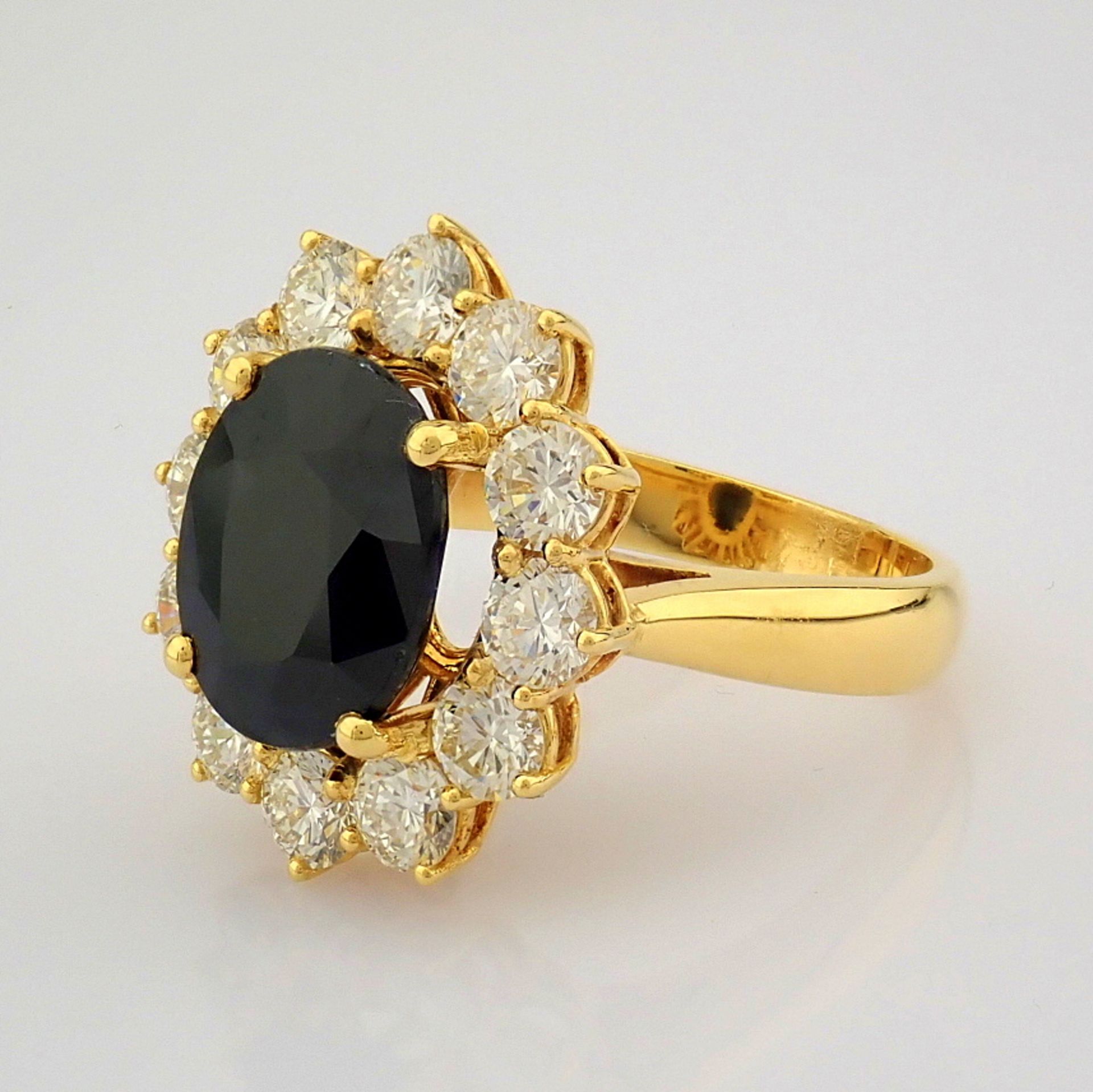 Certificated 18K Yellow Gold Sapphire & Diamond Ring (Total 8.14 ct Stone) - Image 5 of 8