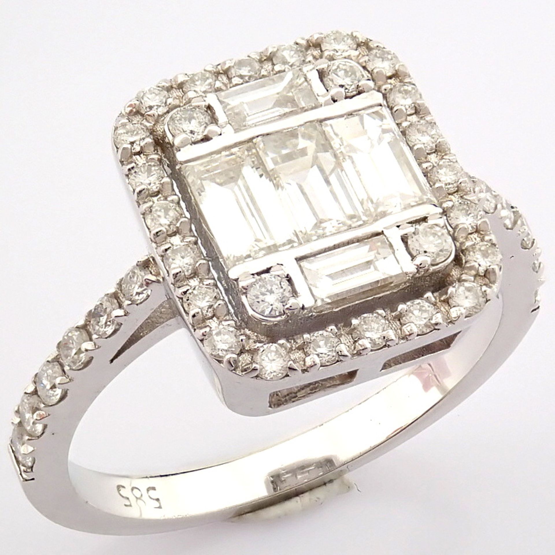 Certificated 14K White Gold Baguette Diamond & Diamond Ring (Total 1.11 ct Stone) - Image 13 of 14