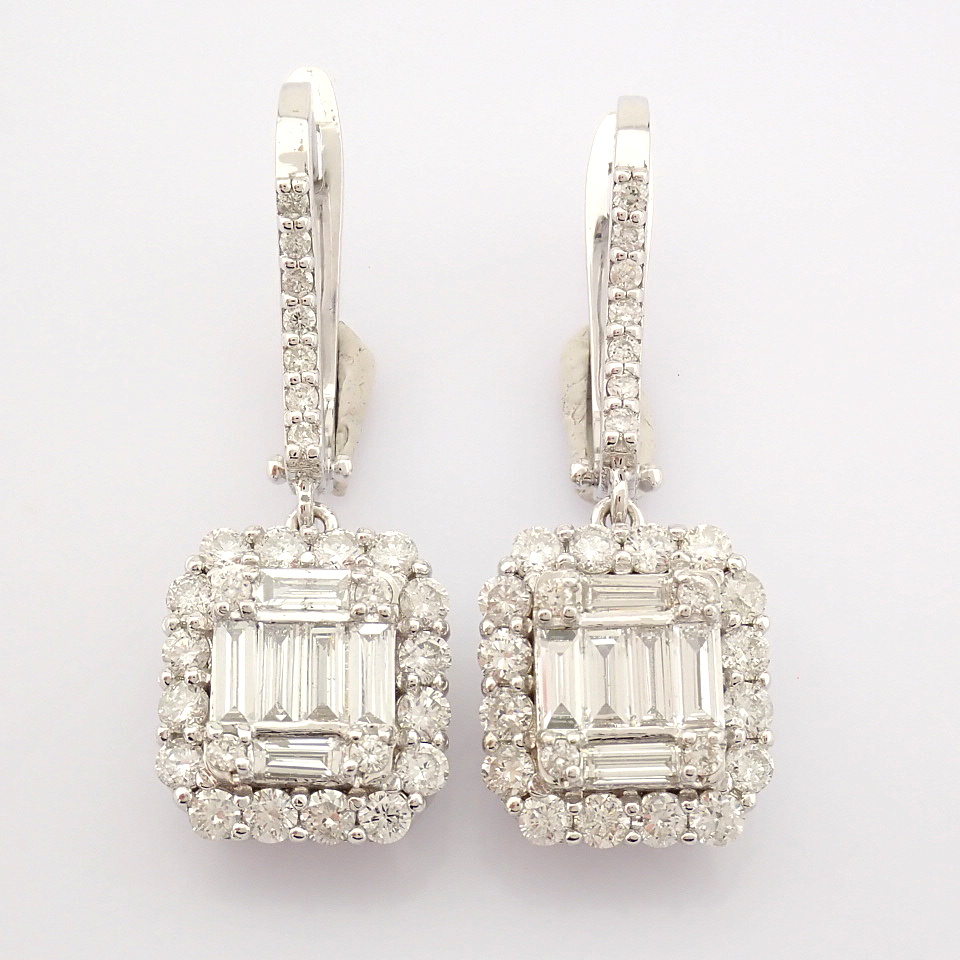 Certificated 14K White Gold Baguette Diamond & Diamond Earring (Total 1.27 ct Stone) - Image 8 of 8