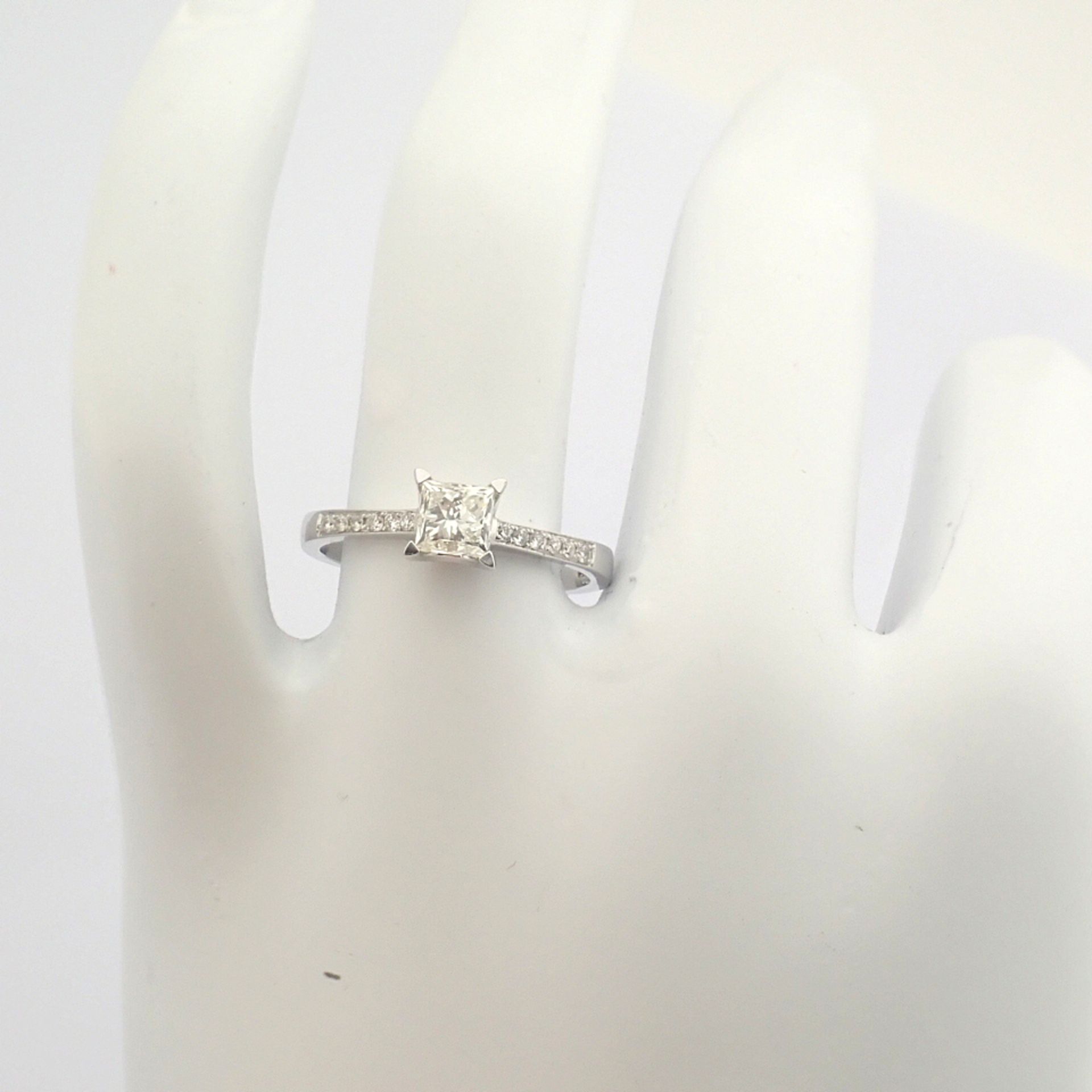 Certificated 18K White Gold Diamond Ring (Total 0.77 ct Stone) - Image 5 of 9