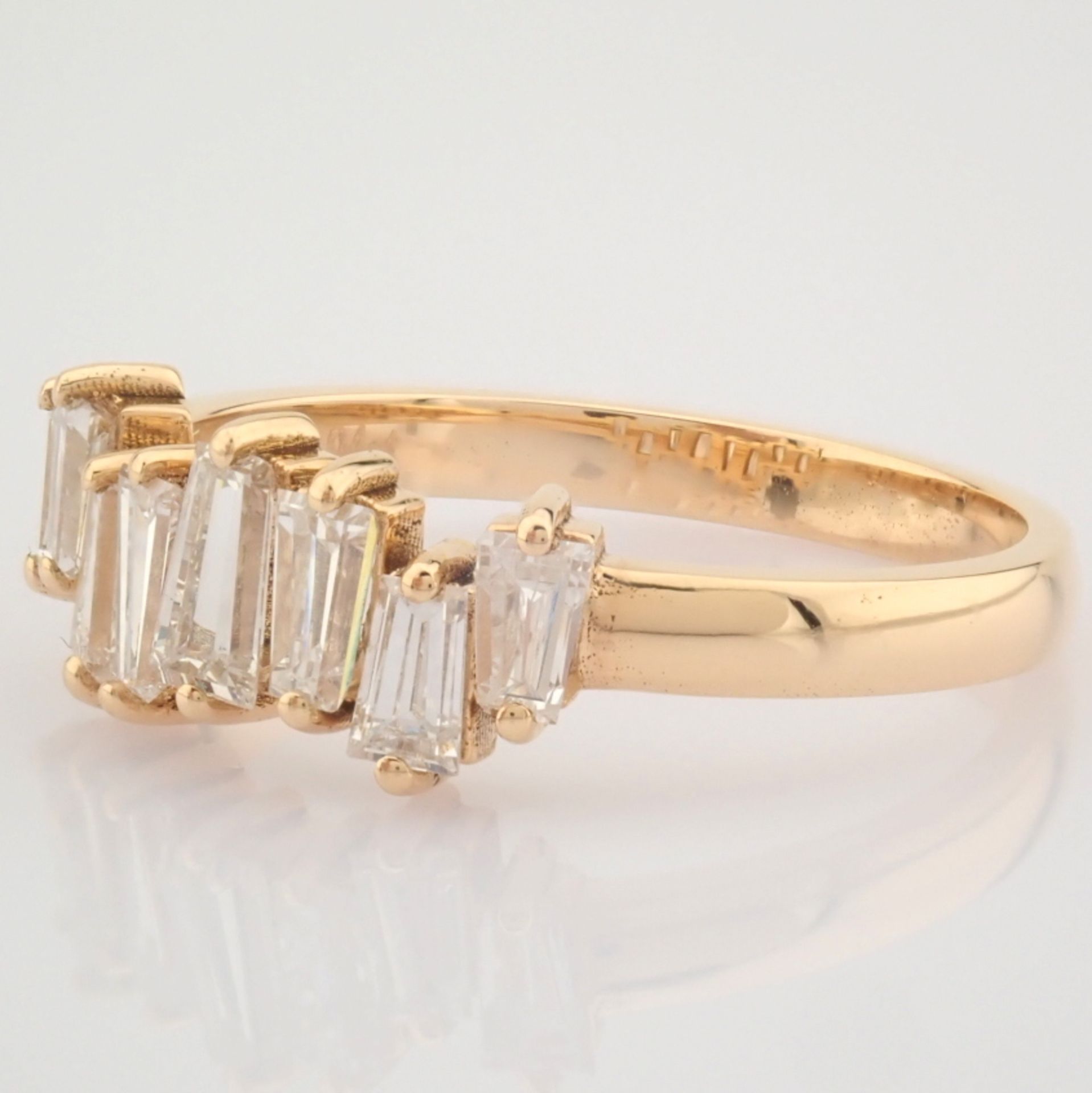 Certificated 18K Rose/Pink Gold Trapeze Cut Diamond Ring (Total 0.94 ct Stone) - Image 2 of 7