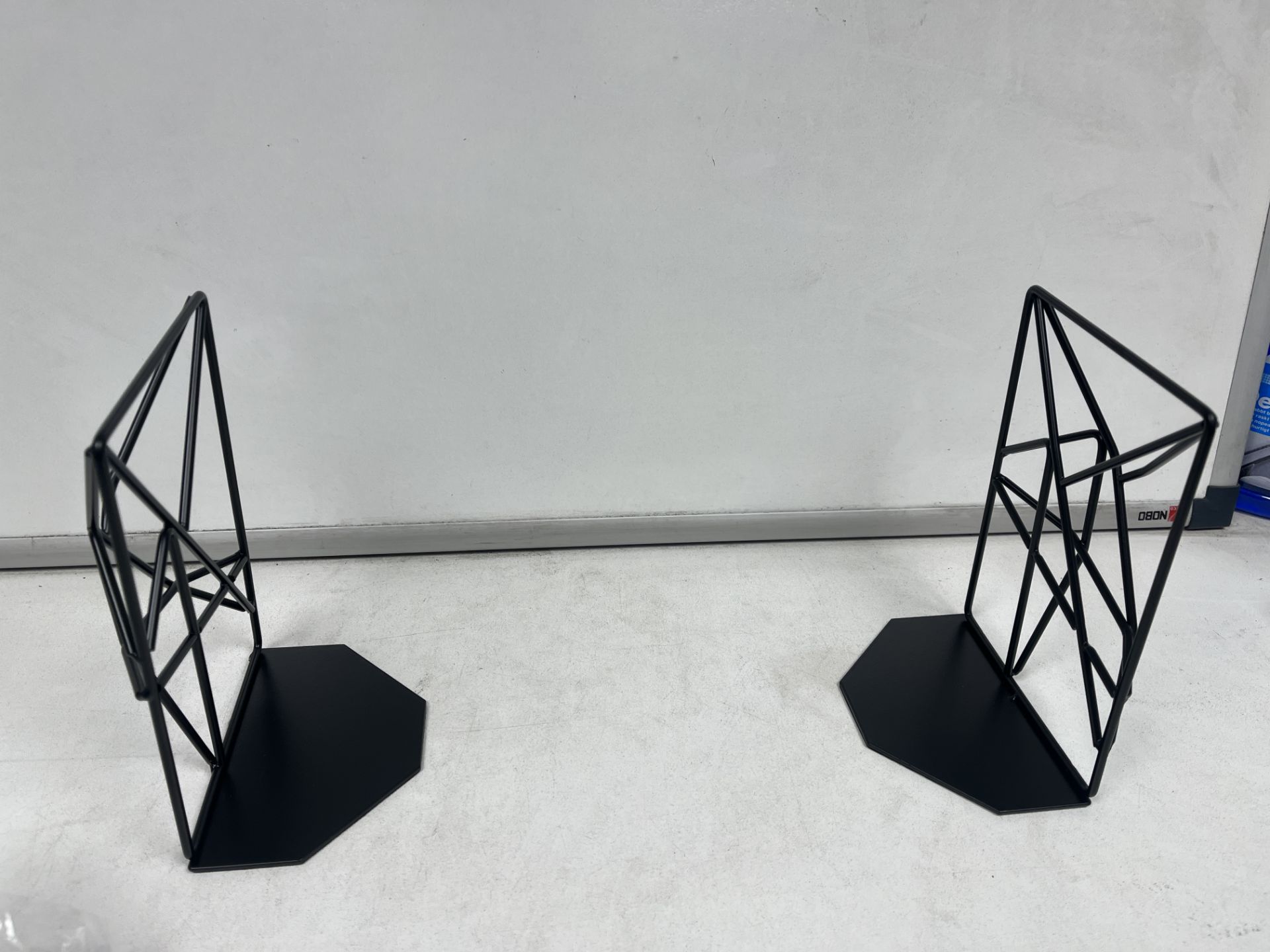 60 X BRAND NEW BLACK GEOMETRIC BOOK ENDS R17-4