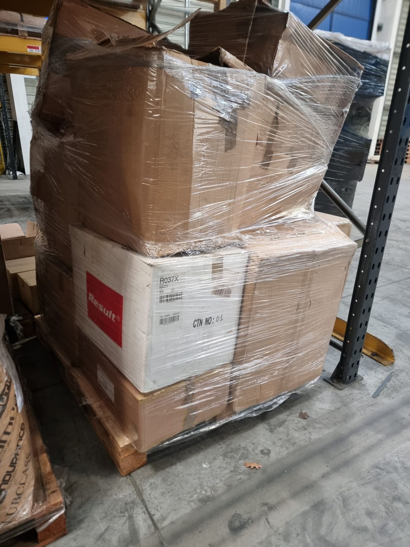 LARGE PALLET OF ASSORTED WORKWEAR STOCK. PALLETS MAY INCLUDE ITEMS SUCH AS: HI-VIZ JACKETS, HI-VIZ - Image 19 of 23