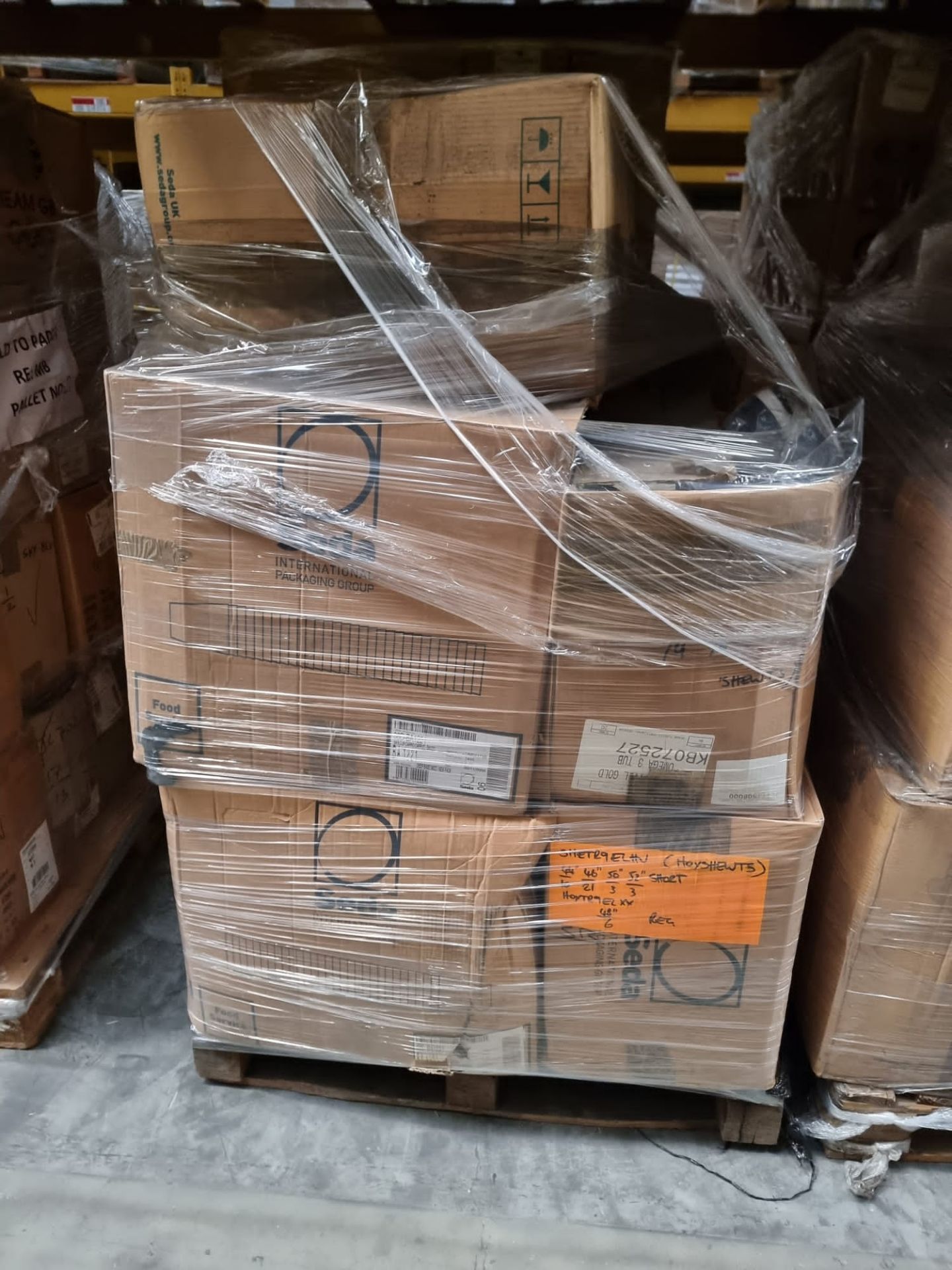 LARGE PALLET OF ASSORTED WORKWEAR STOCK. PALLETS MAY INCLUDE ITEMS SUCH AS: HI-VIZ JACKETS, HI-VIZ - Image 15 of 23