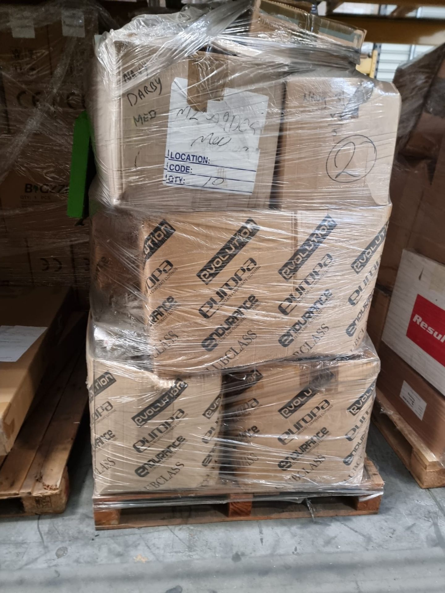 LARGE PALLET OF ASSORTED WORKWEAR STOCK. PALLETS MAY INCLUDE ITEMS SUCH AS: HI-VIZ JACKETS, HI-VIZ - Image 21 of 23