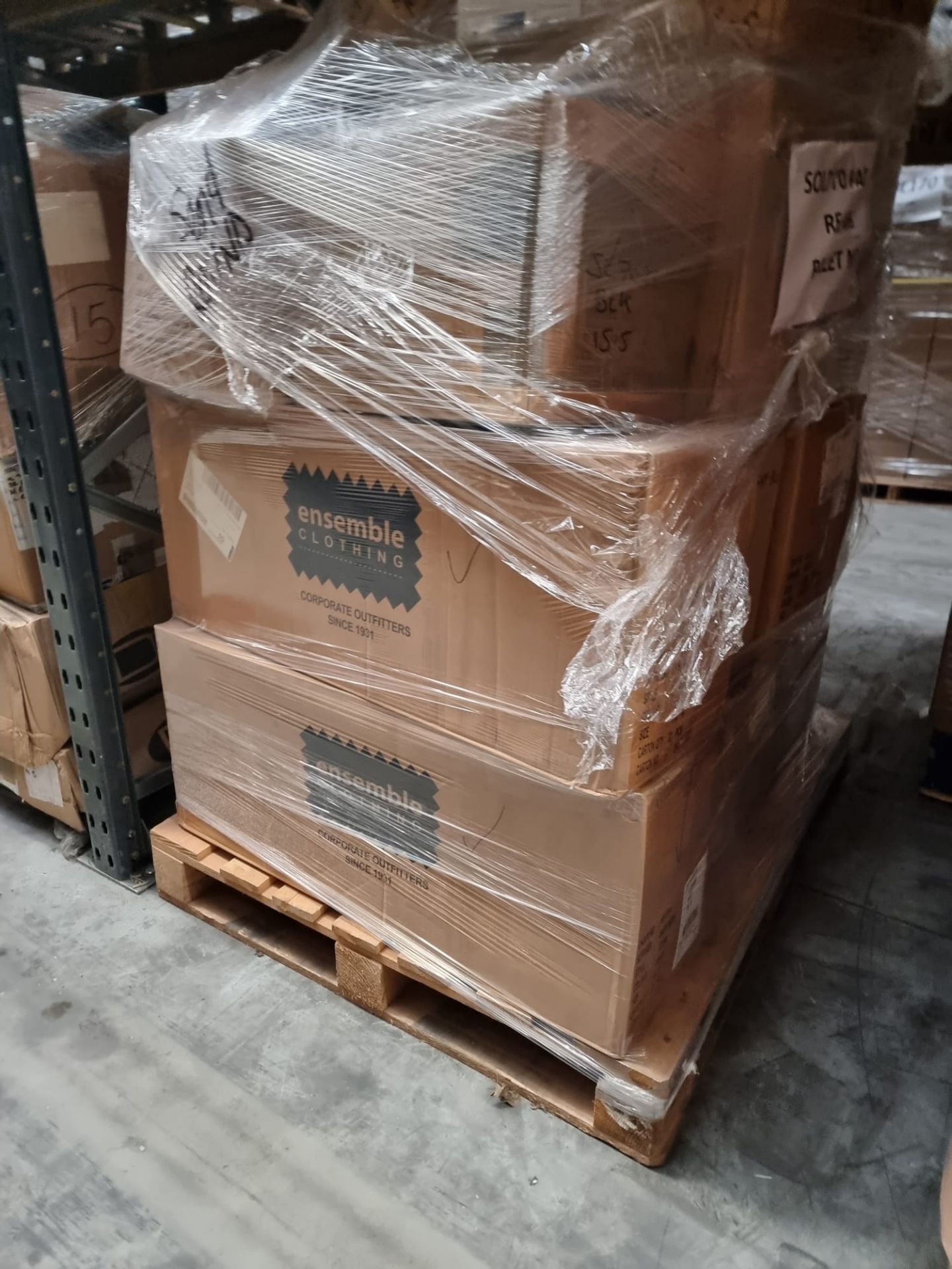 LARGE PALLET OF ASSORTED WORKWEAR STOCK. PALLETS MAY INCLUDE ITEMS SUCH AS: HI-VIZ JACKETS, HI-VIZ - Image 13 of 23