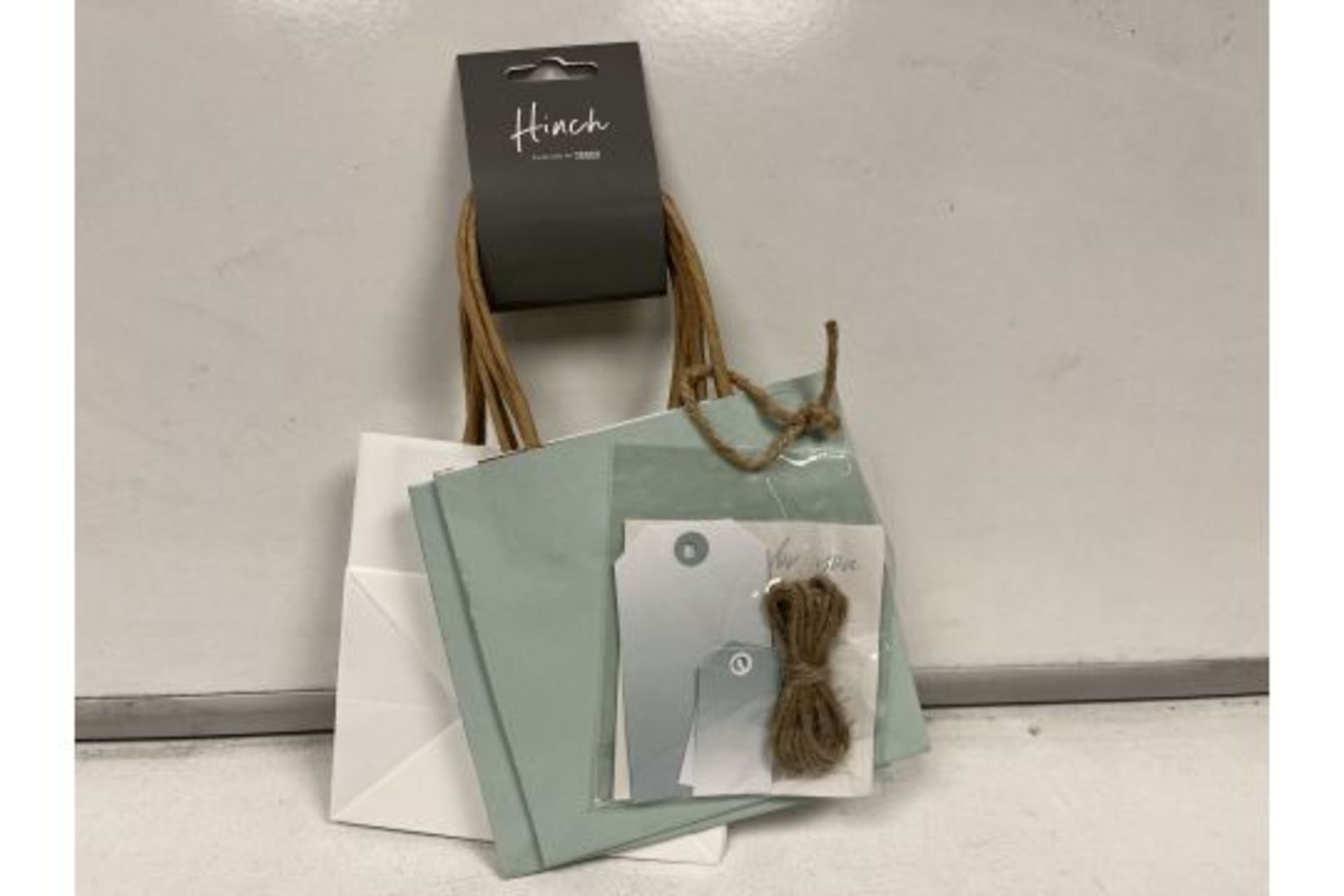 60 X NEW PACKS OF 4 MRS HINCH GIFT BAGS AND GIFT TAGS SETS. (ROW10RACK)