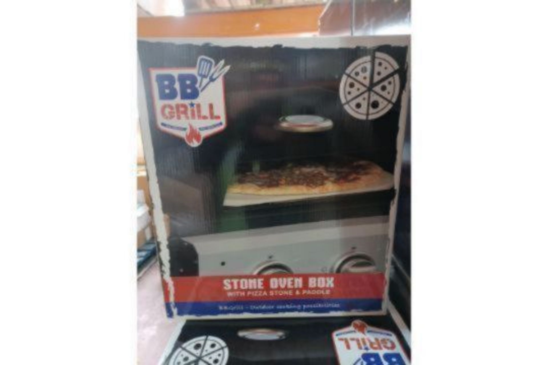 BRAND NEW BBQ GRILL STONE OVEN BOX WITH PIZZA STONE AND PADDLE RRP £239 R16-8