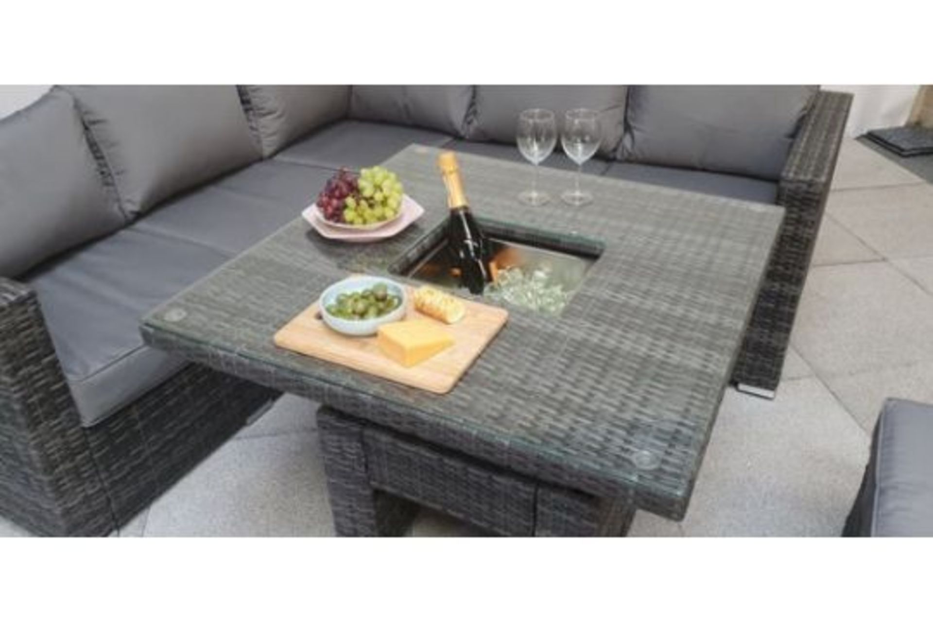 New & Boxed Luxury Signature Weave Georgia Corner Dining Set With Lift Table. RRP £1,999. Stylish