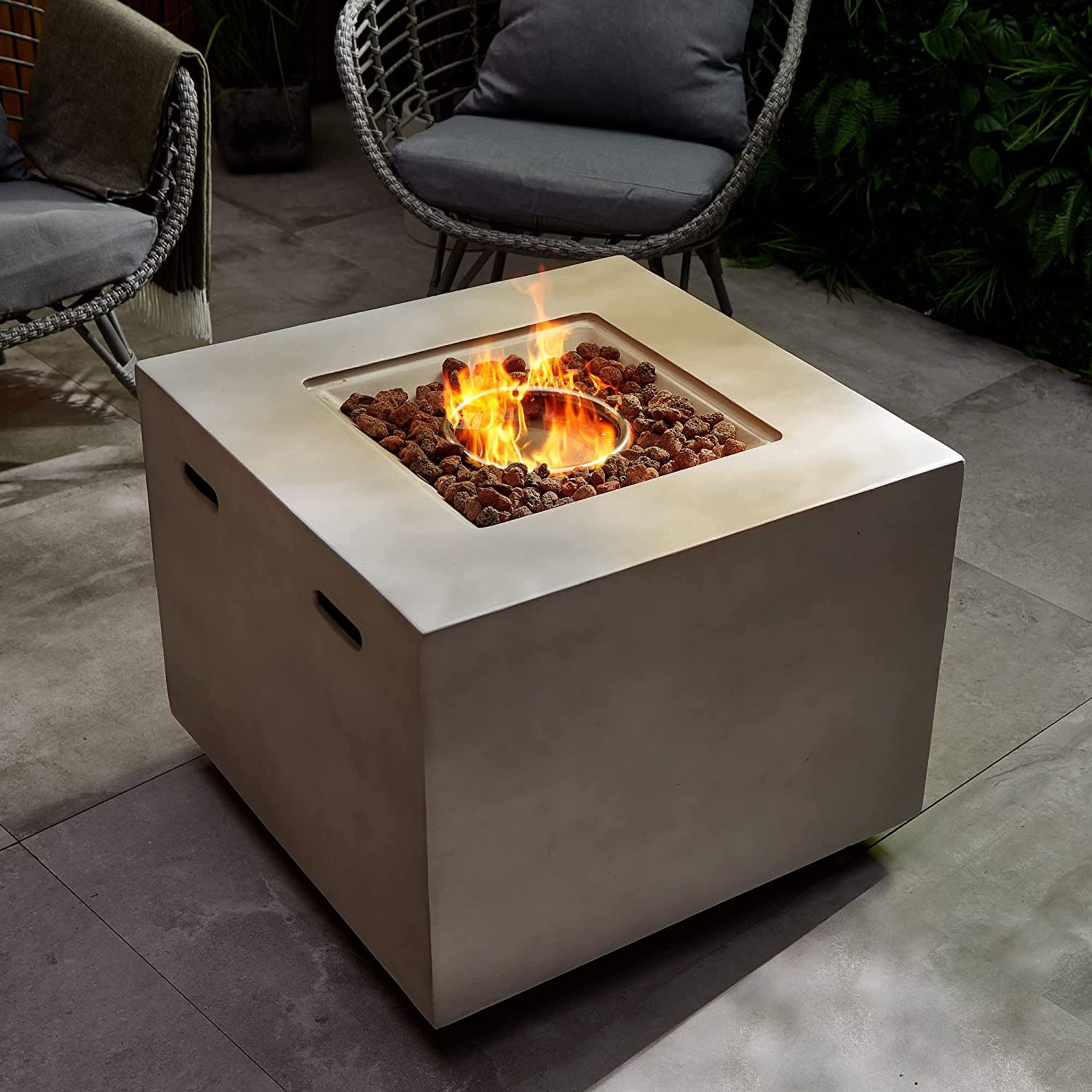New & Boxed Luxury Square Gas Fire Pit. RRP £699.99. (ROW6REF555) All the flames without the