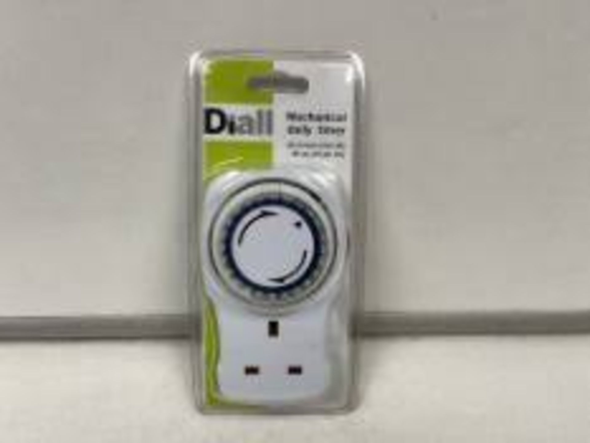 20 X NEW PACKAGED DIALL COMPACT MECHANICAL DAILY TIMER. 96 ON/OFF PER DAY. 15 MINUTE INTERVALS.