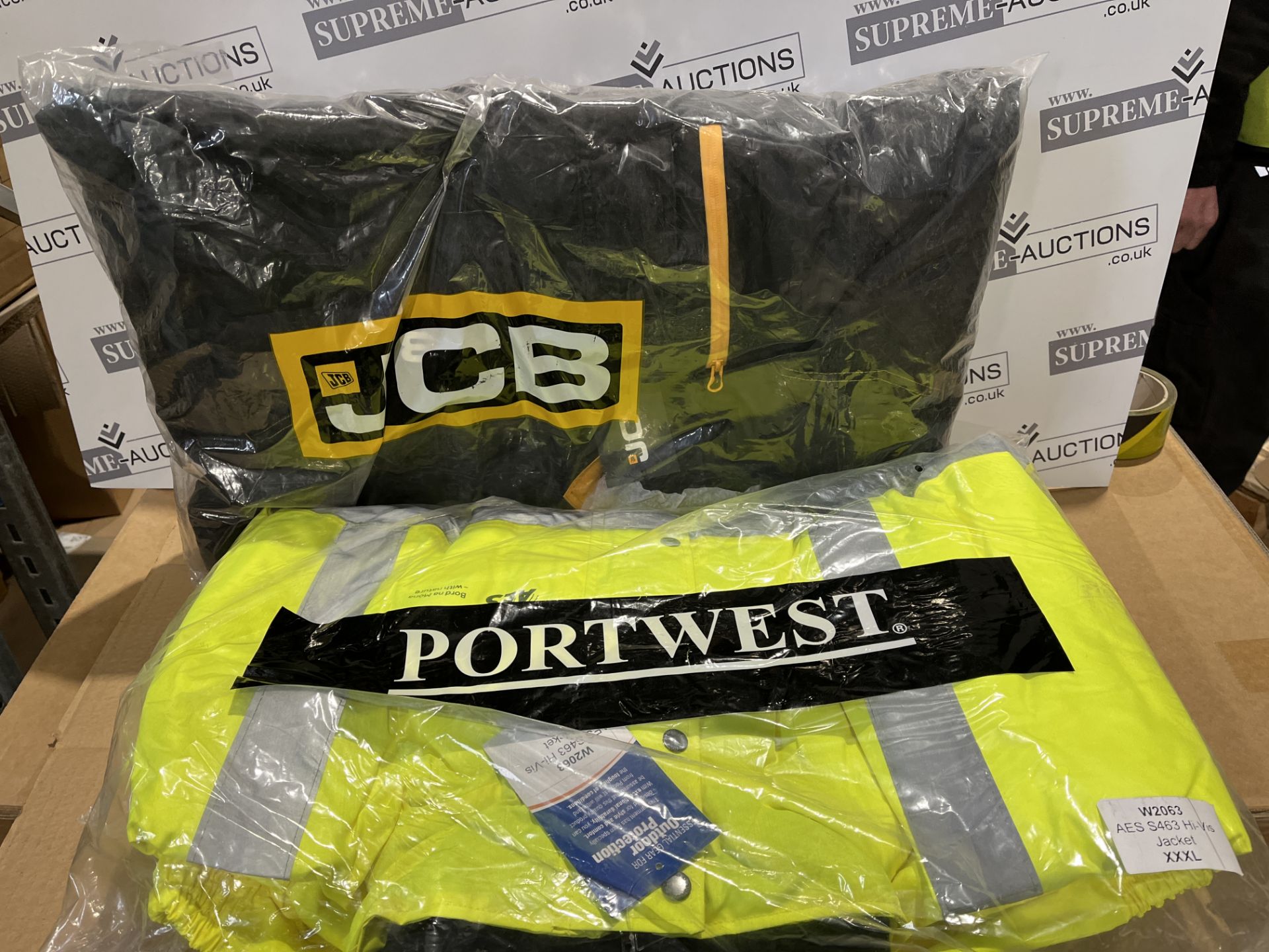 7 X BRAND NEW ASSORTED WORK JACKETS INCLUDING JCB AND PORTWESTS S1-4