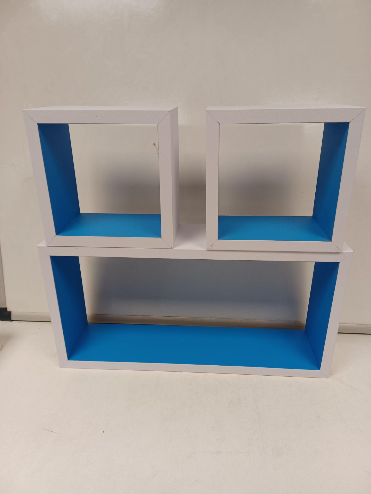 PALLET TO CONTAIN 160 X NEW BOXED SETS OF 3 CHUNKY CUBES READY ASSEMBLED WALL SHELVES-BLUE. RRP £ - Image 3 of 3